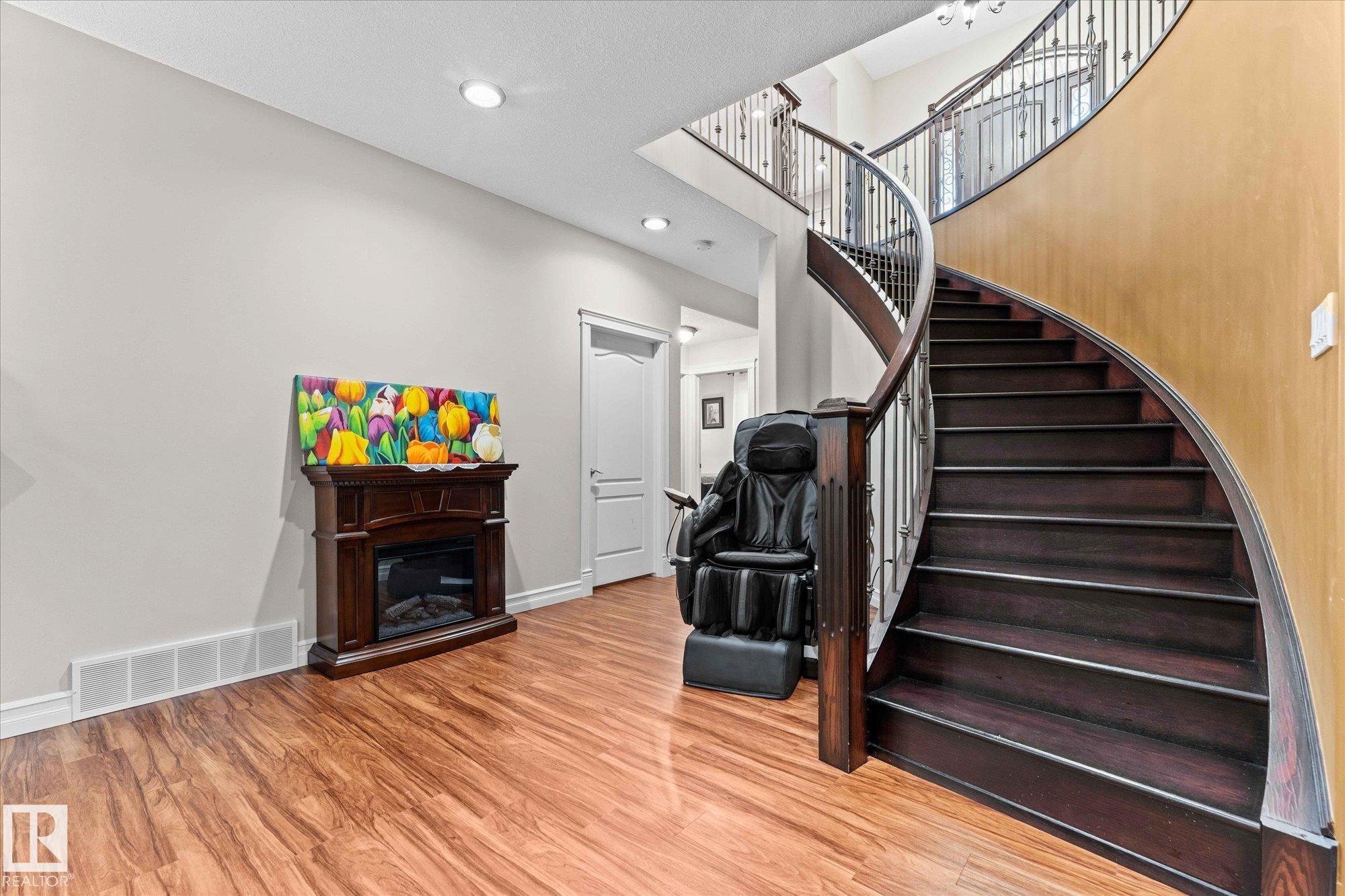 Photo 32 at 10516 158 Street NW, Britannia Youngstown, Edmonton