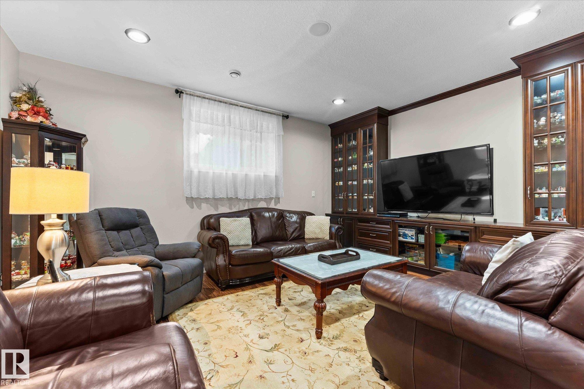 Photo 34 at 10516 158 Street NW, Britannia Youngstown, Edmonton