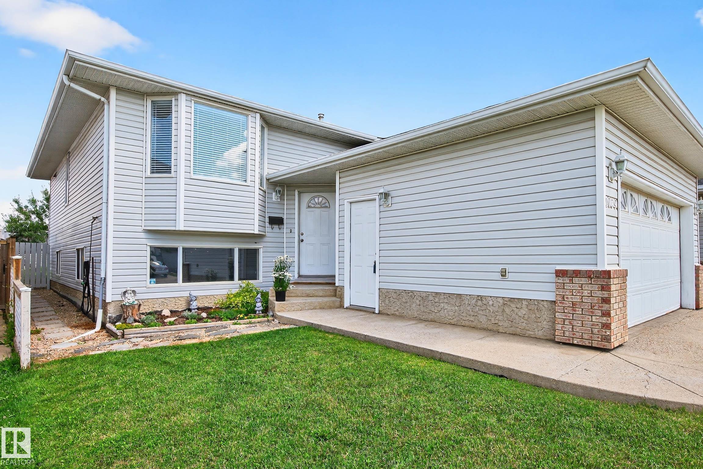 Photo 2 at 1079 Jones Crescent NW, Jackson Heights, Edmonton