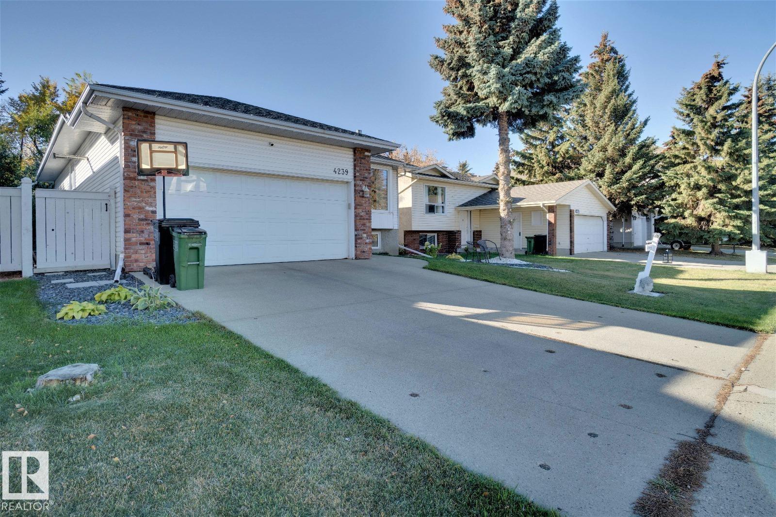 Photo 2 at 4239 29 Avenue NW, Bisset, Edmonton