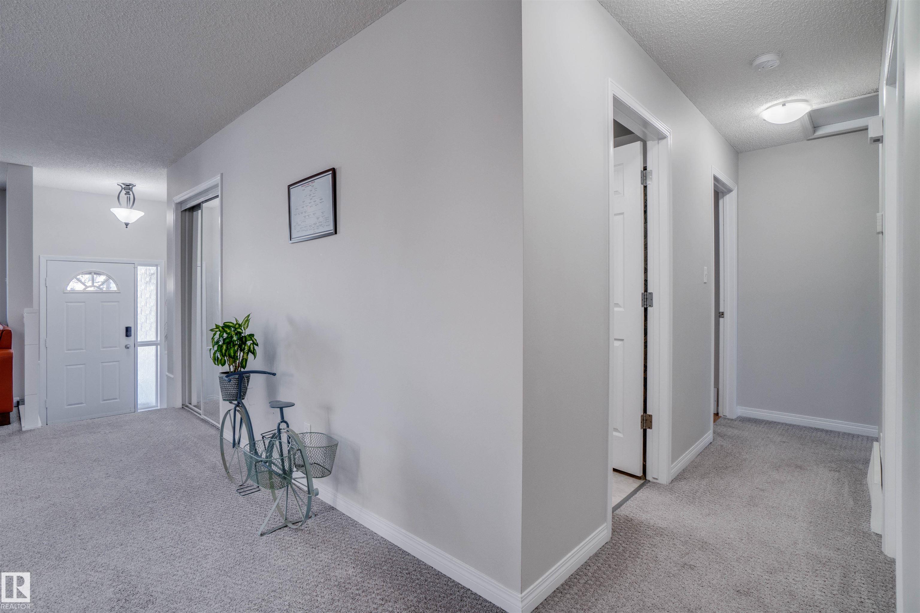 Photo 5 at 4239 29 Avenue NW, Bisset, Edmonton