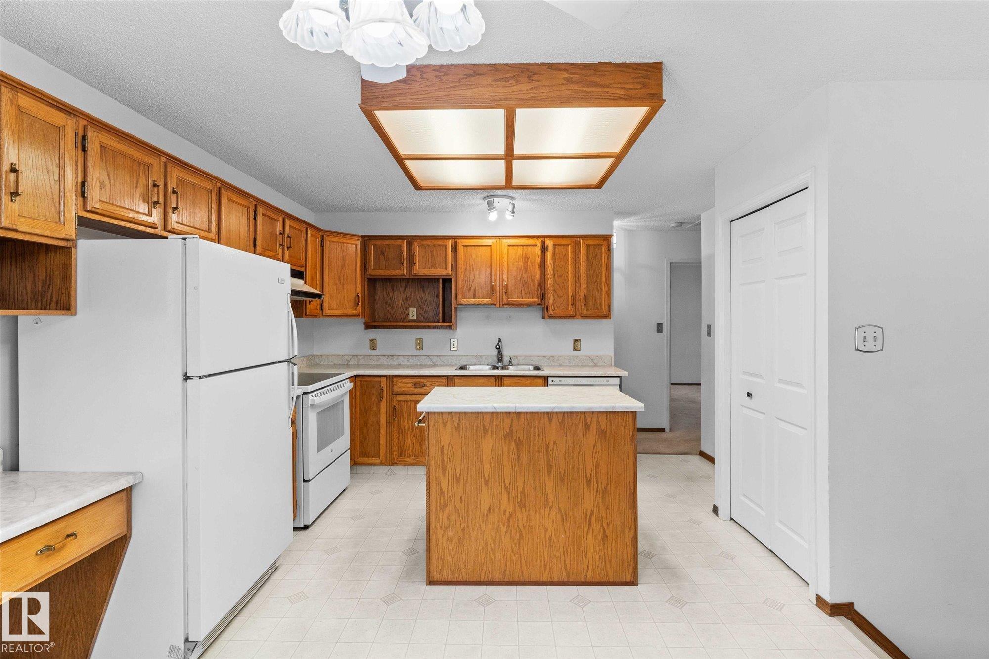 Photo 9 at 48 Mckean Way, Millgrove, Spruce Grove