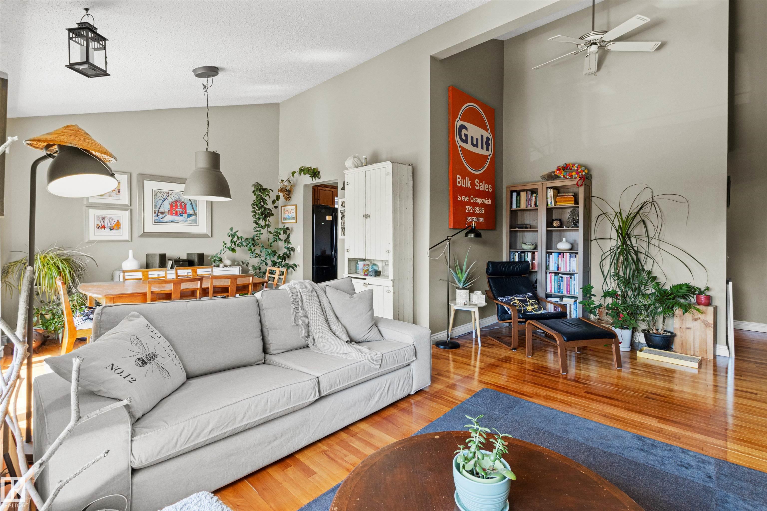 Photo 12 at 12212 151 Avenue NW, Caernarvon, Edmonton