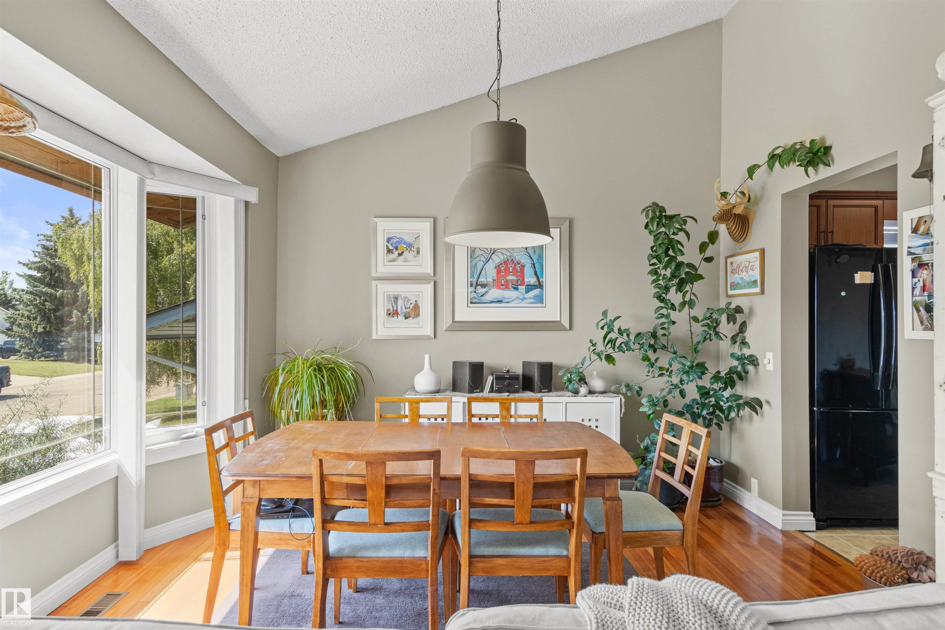 Photo 15 at 12212 151 Avenue NW, Caernarvon, Edmonton