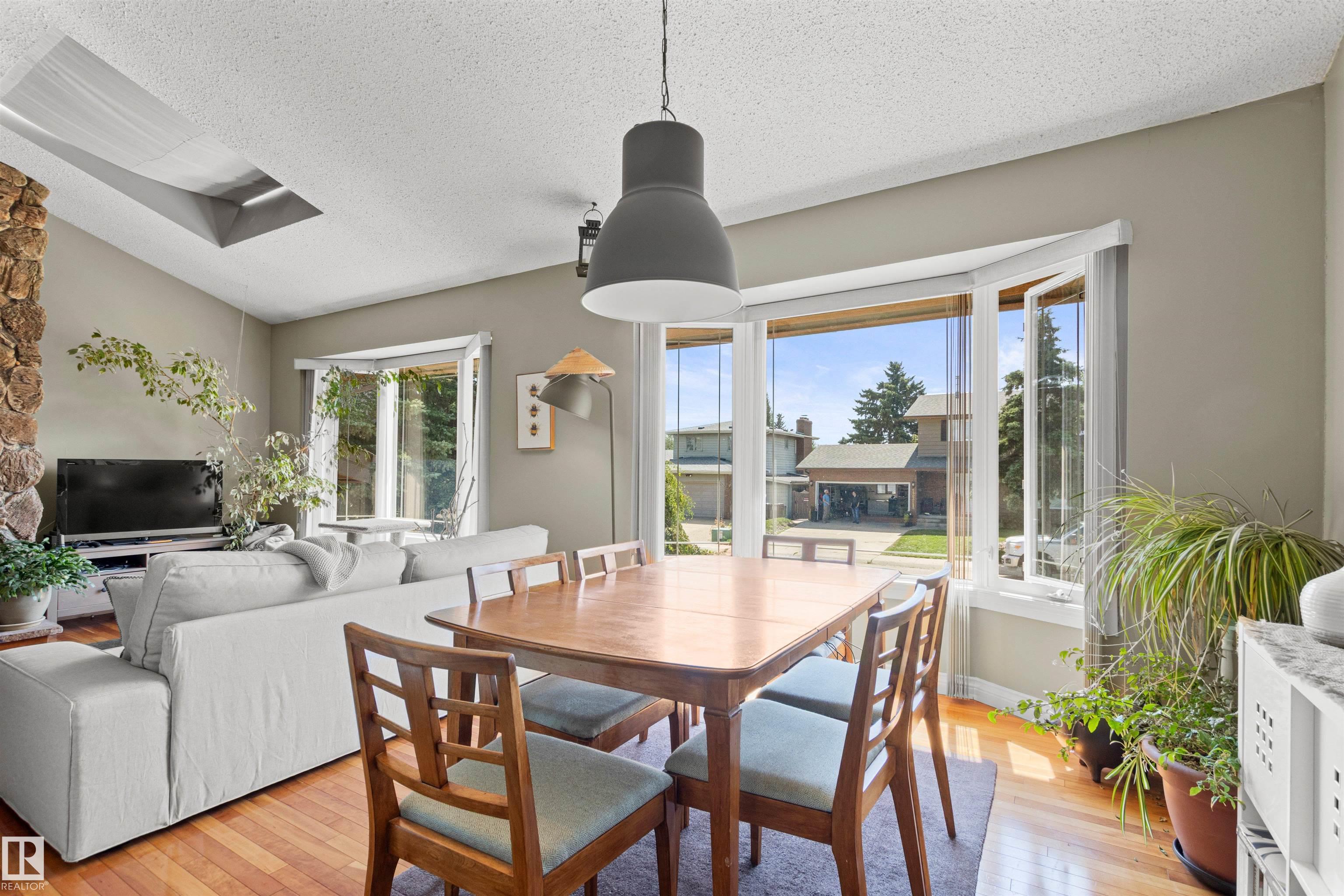 Photo 16 at 12212 151 Avenue NW, Caernarvon, Edmonton