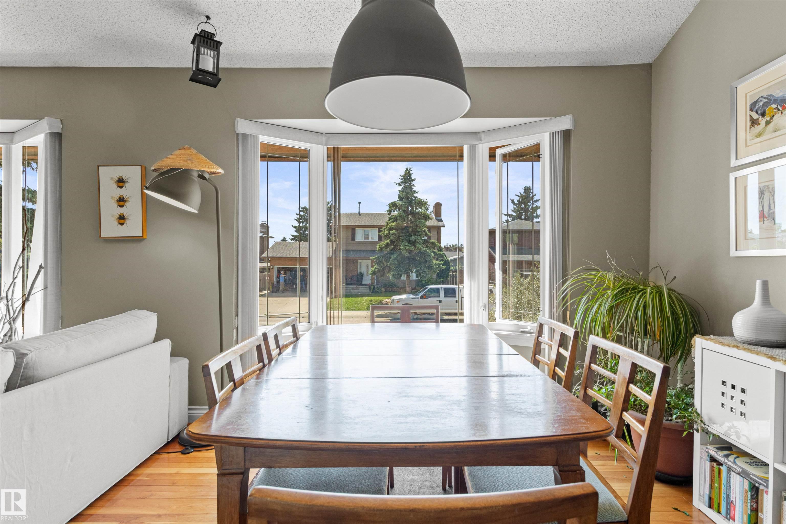 Photo 17 at 12212 151 Avenue NW, Caernarvon, Edmonton