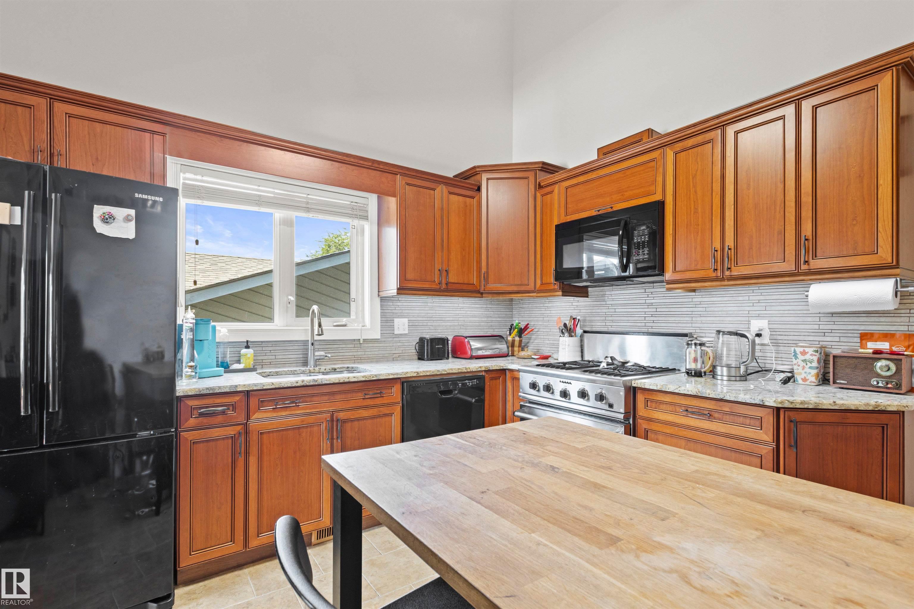 Photo 20 at 12212 151 Avenue NW, Caernarvon, Edmonton