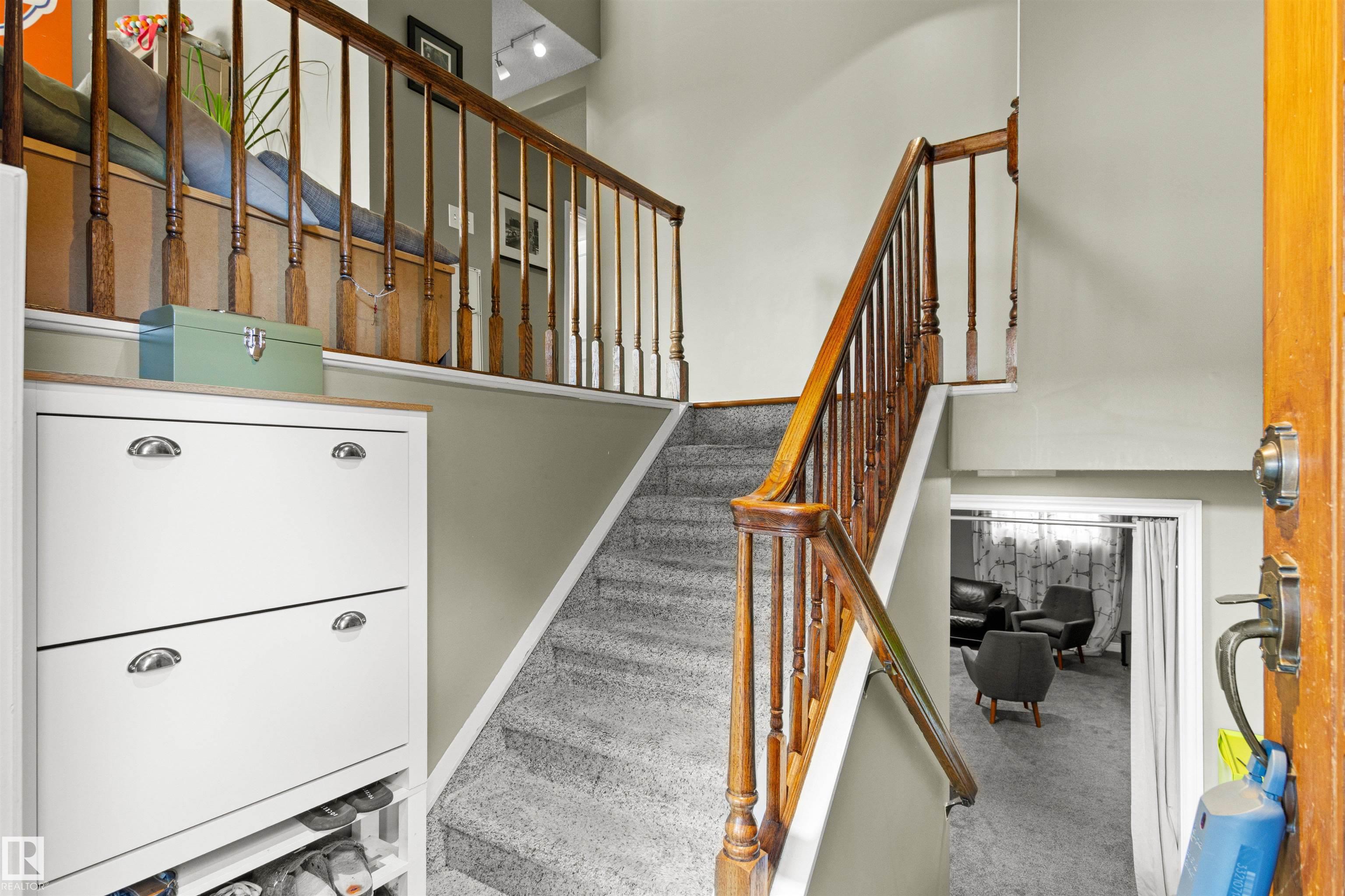 Photo 3 at 12212 151 Avenue NW, Caernarvon, Edmonton
