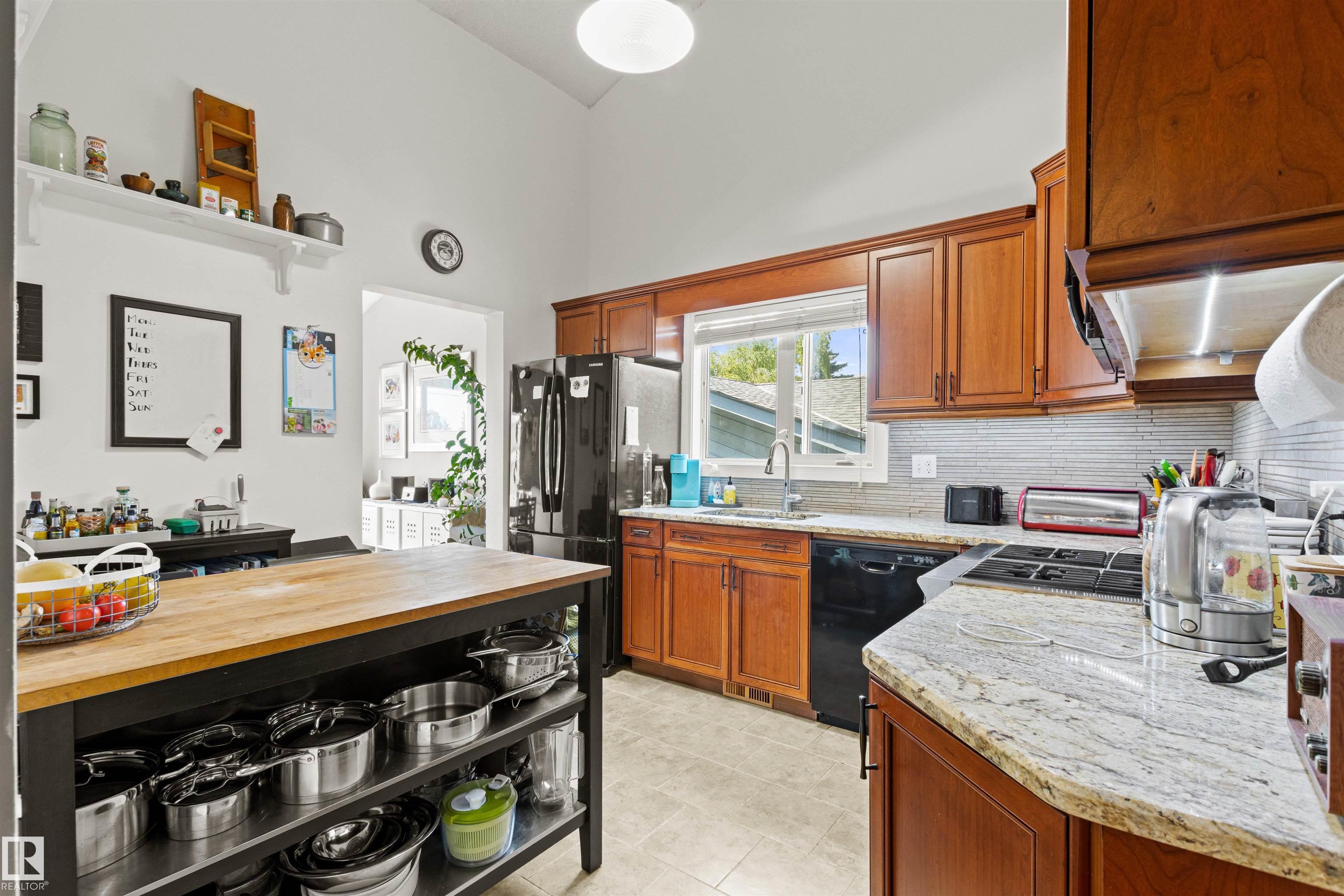 Photo 22 at 12212 151 Avenue NW, Caernarvon, Edmonton