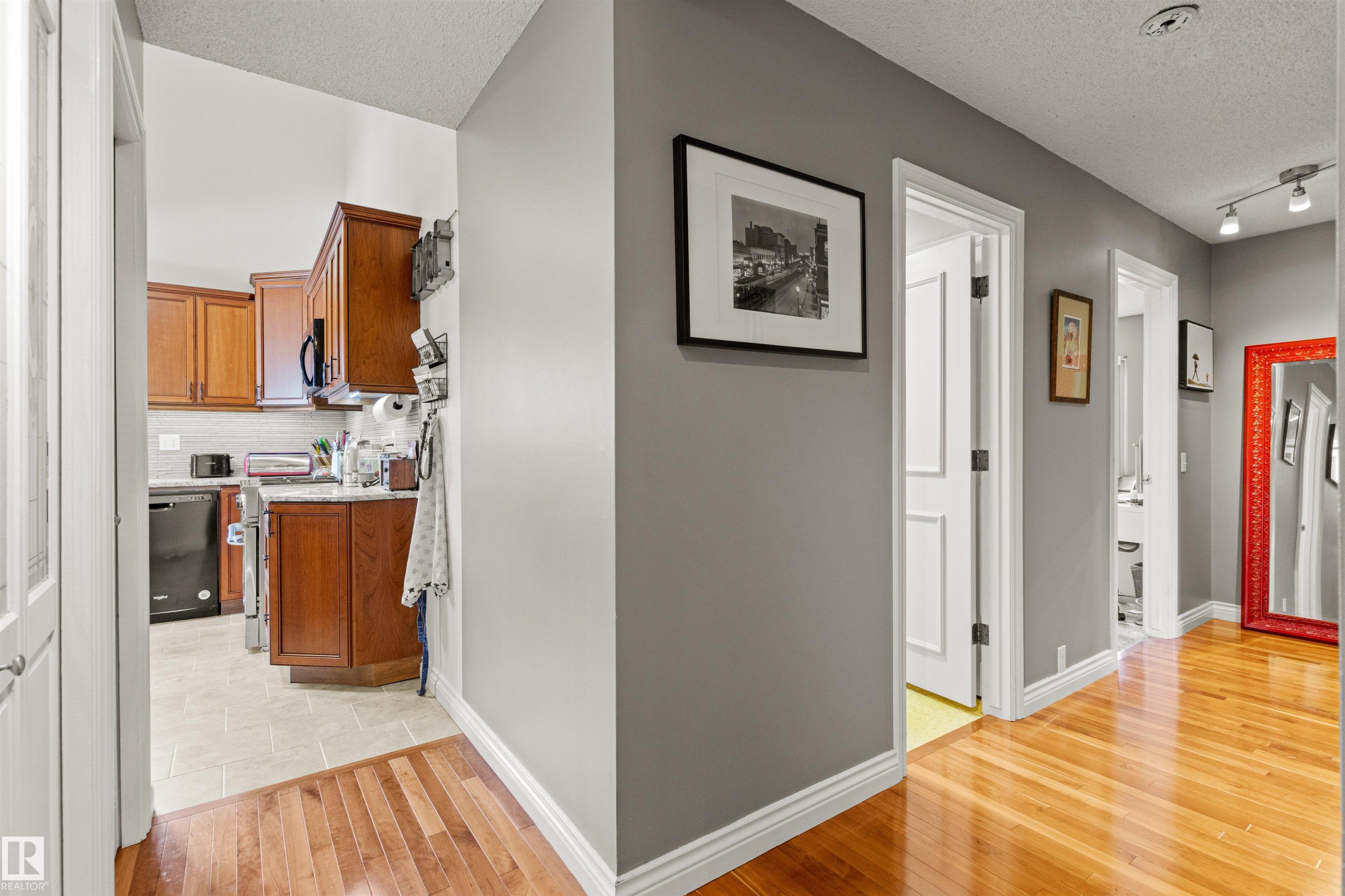 Photo 26 at 12212 151 Avenue NW, Caernarvon, Edmonton