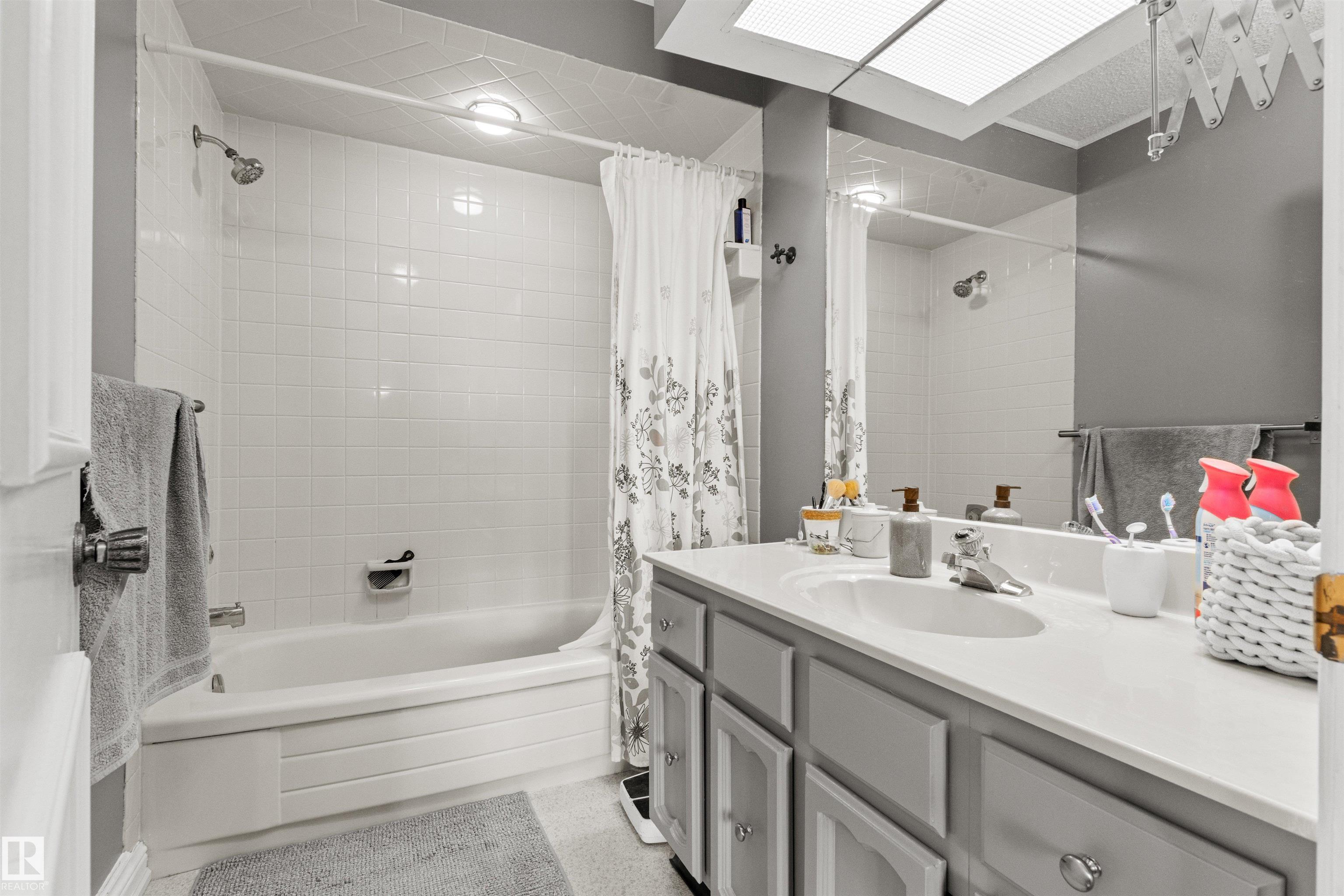 Photo 37 at 12212 151 Avenue NW, Caernarvon, Edmonton
