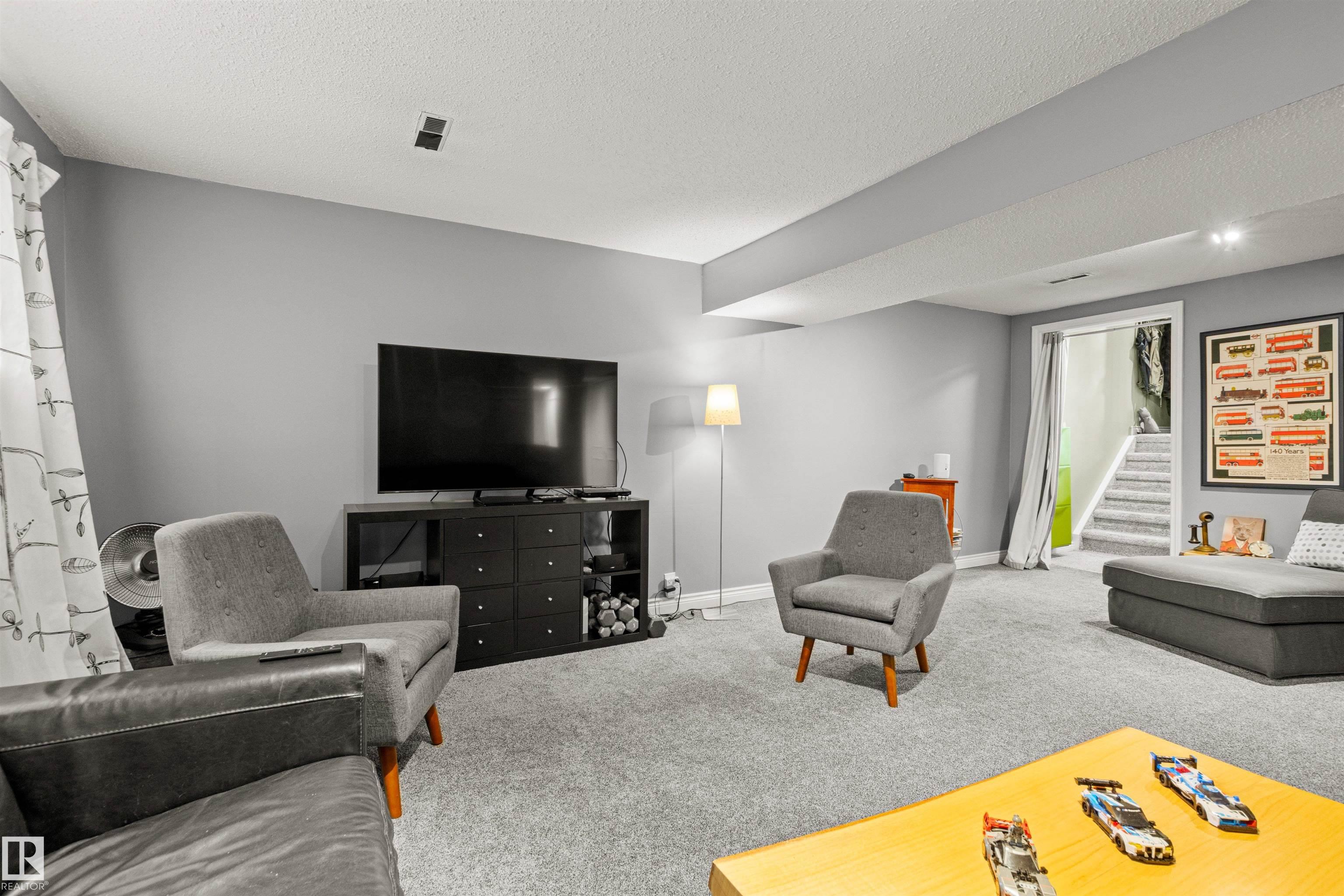 Photo 45 at 12212 151 Avenue NW, Caernarvon, Edmonton