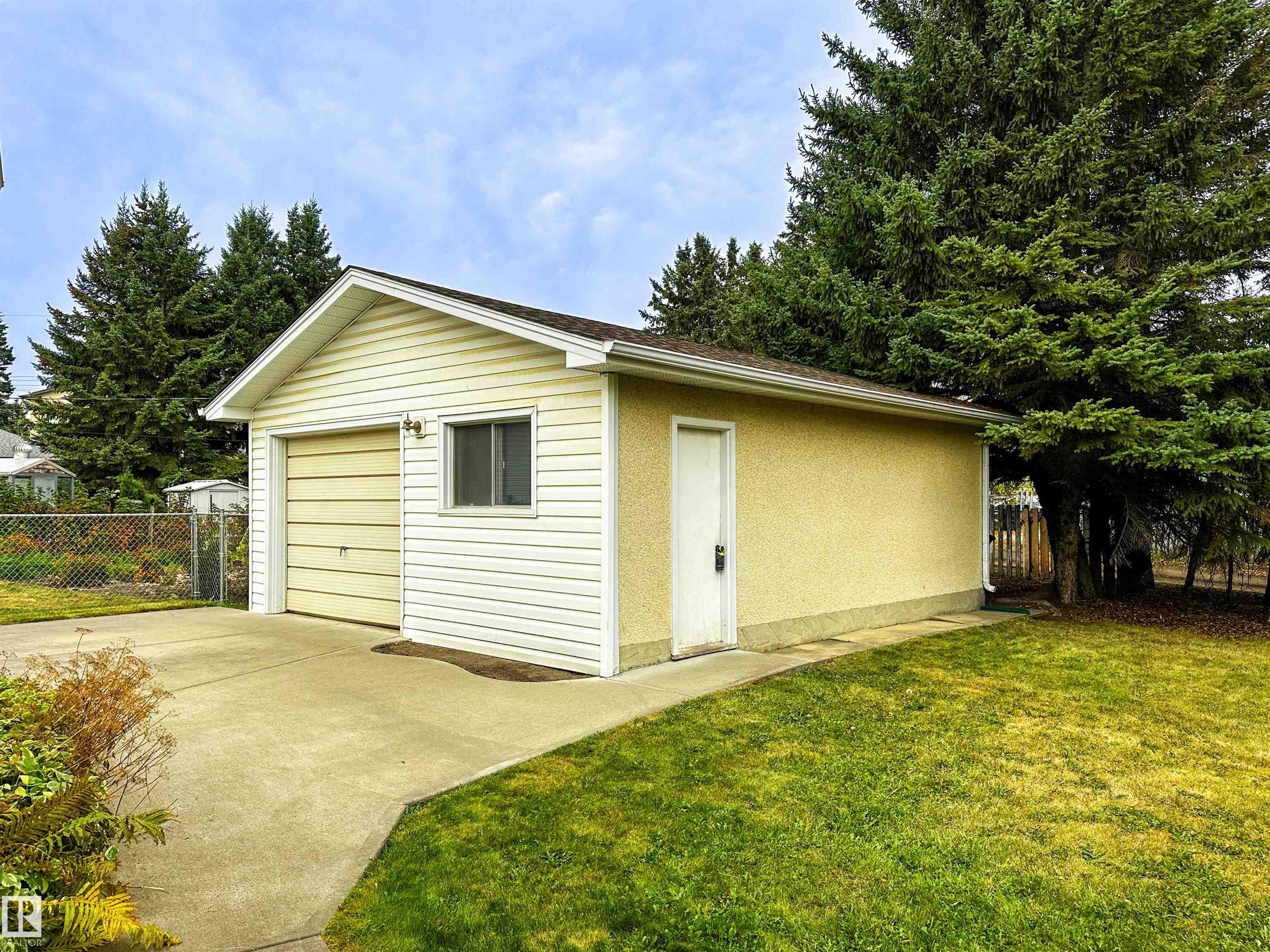 Photo 52 at 107 Andrews Crescent, City Centre, Spruce Grove