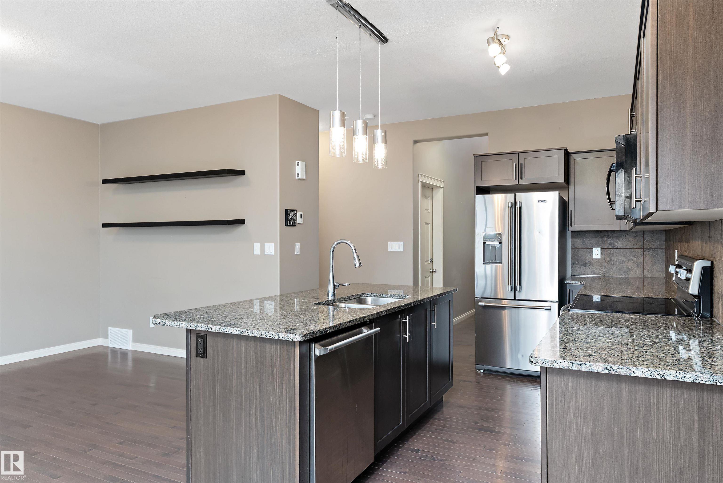 Photo 8 at 39 - 18230 104a Street NW, Elsinore, Edmonton
