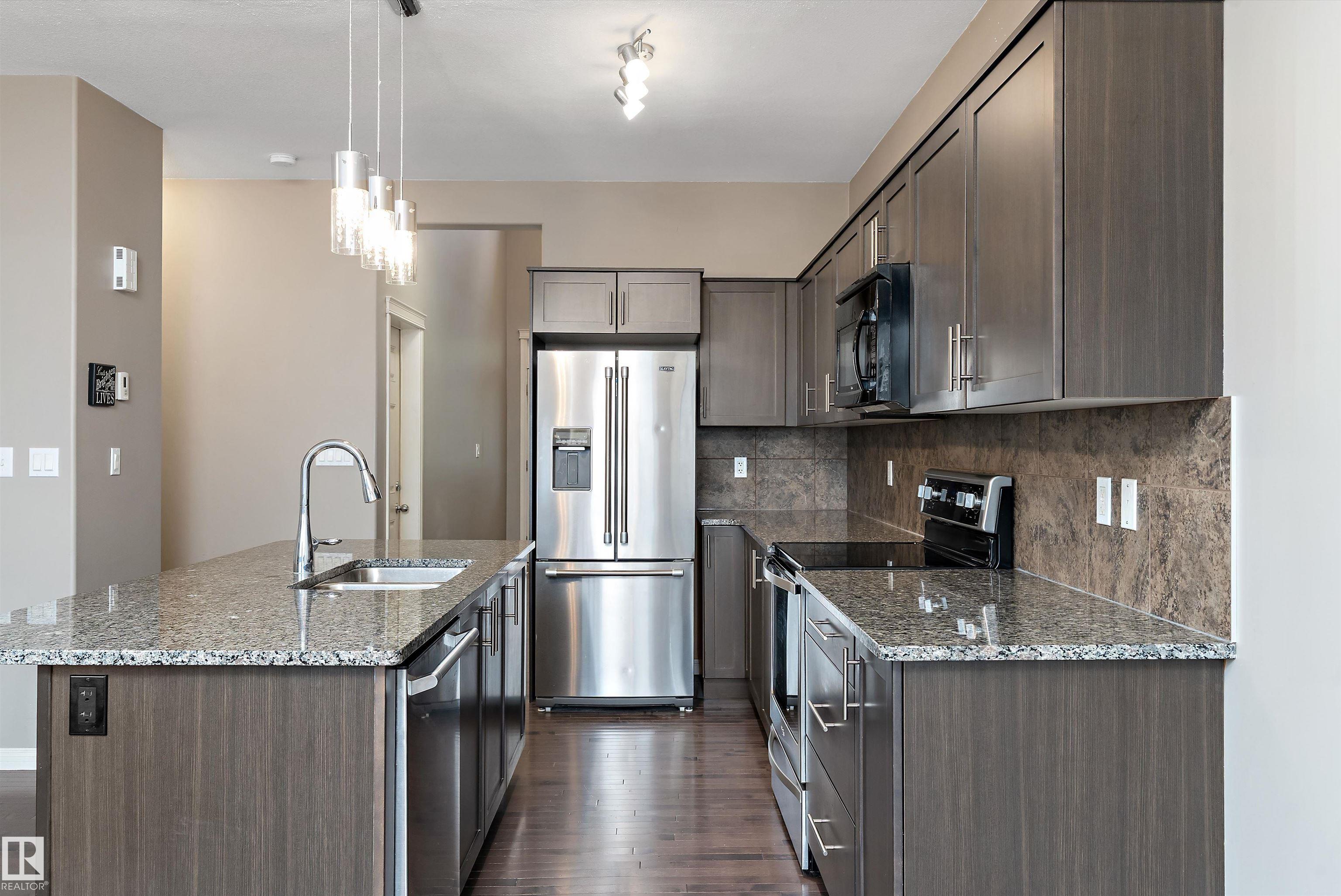 Photo 9 at 39 - 18230 104a Street NW, Elsinore, Edmonton