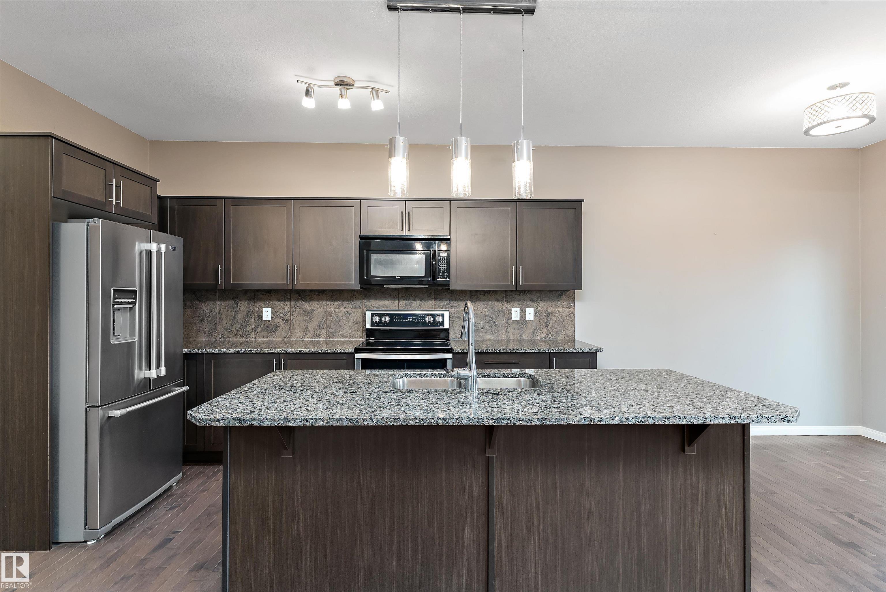 Photo 10 at 39 - 18230 104a Street NW, Elsinore, Edmonton