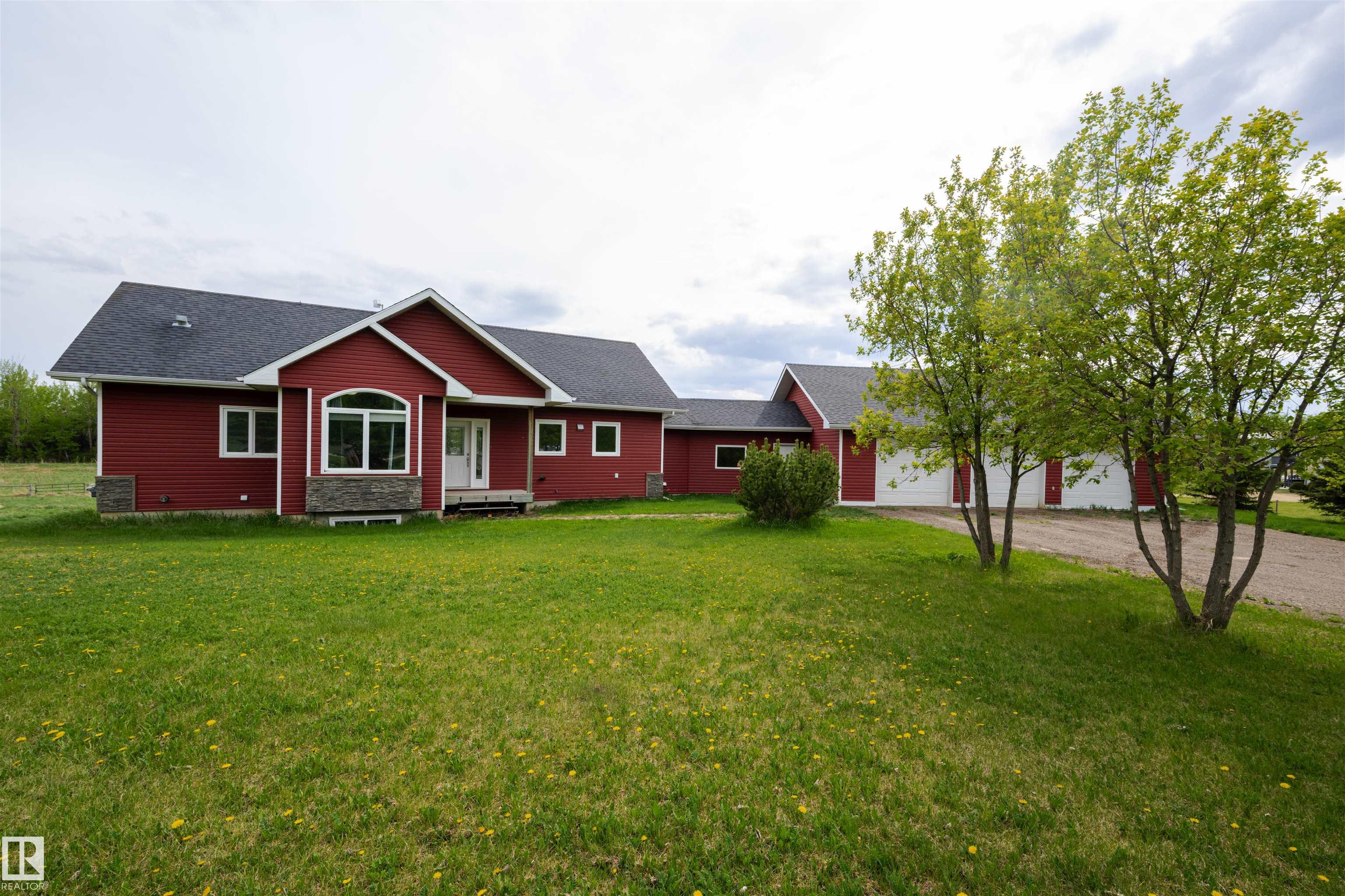 Photo 2 at 130 50322 Rge Road 232, Rutherford, Rural Leduc County