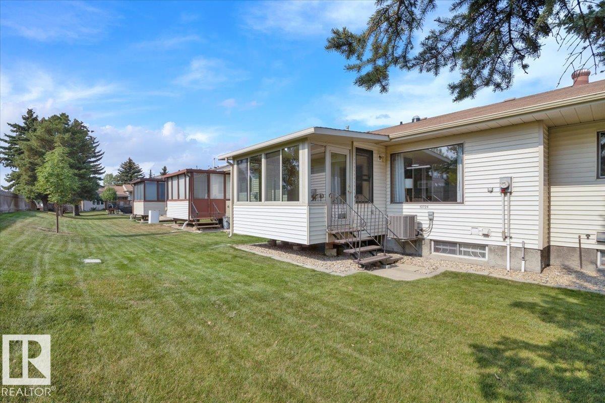 Photo 34 at 10724 153 Avenue NW, Beaumaris, Edmonton
