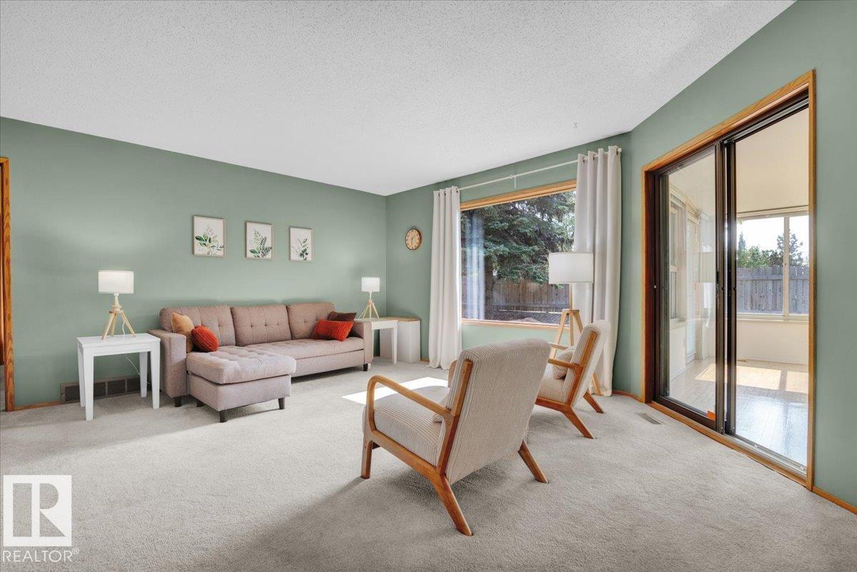 Photo 8 at 10724 153 Avenue NW, Beaumaris, Edmonton