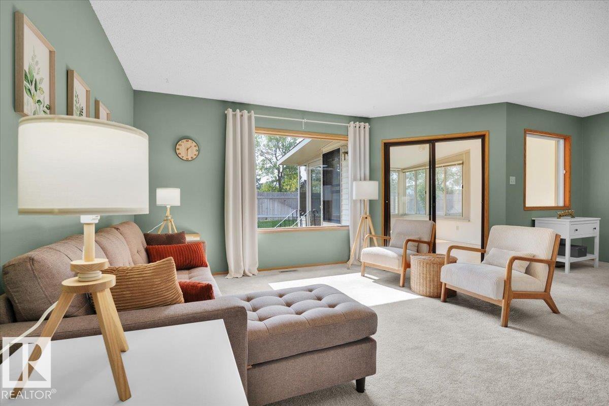 Photo 9 at 10724 153 Avenue NW, Beaumaris, Edmonton