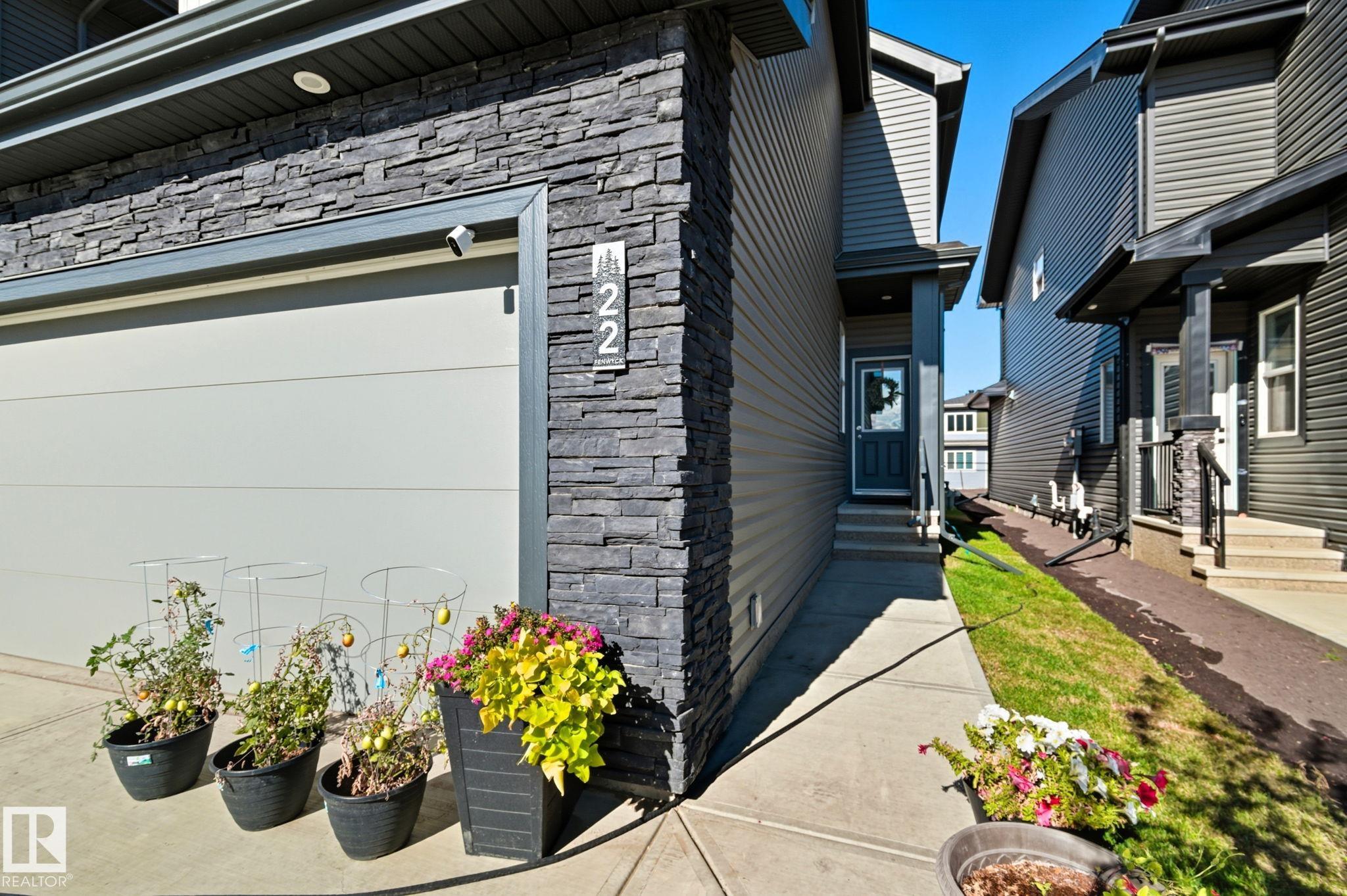 Photo 2 at 22 Kiwyck Link, Fenwyck, Spruce Grove