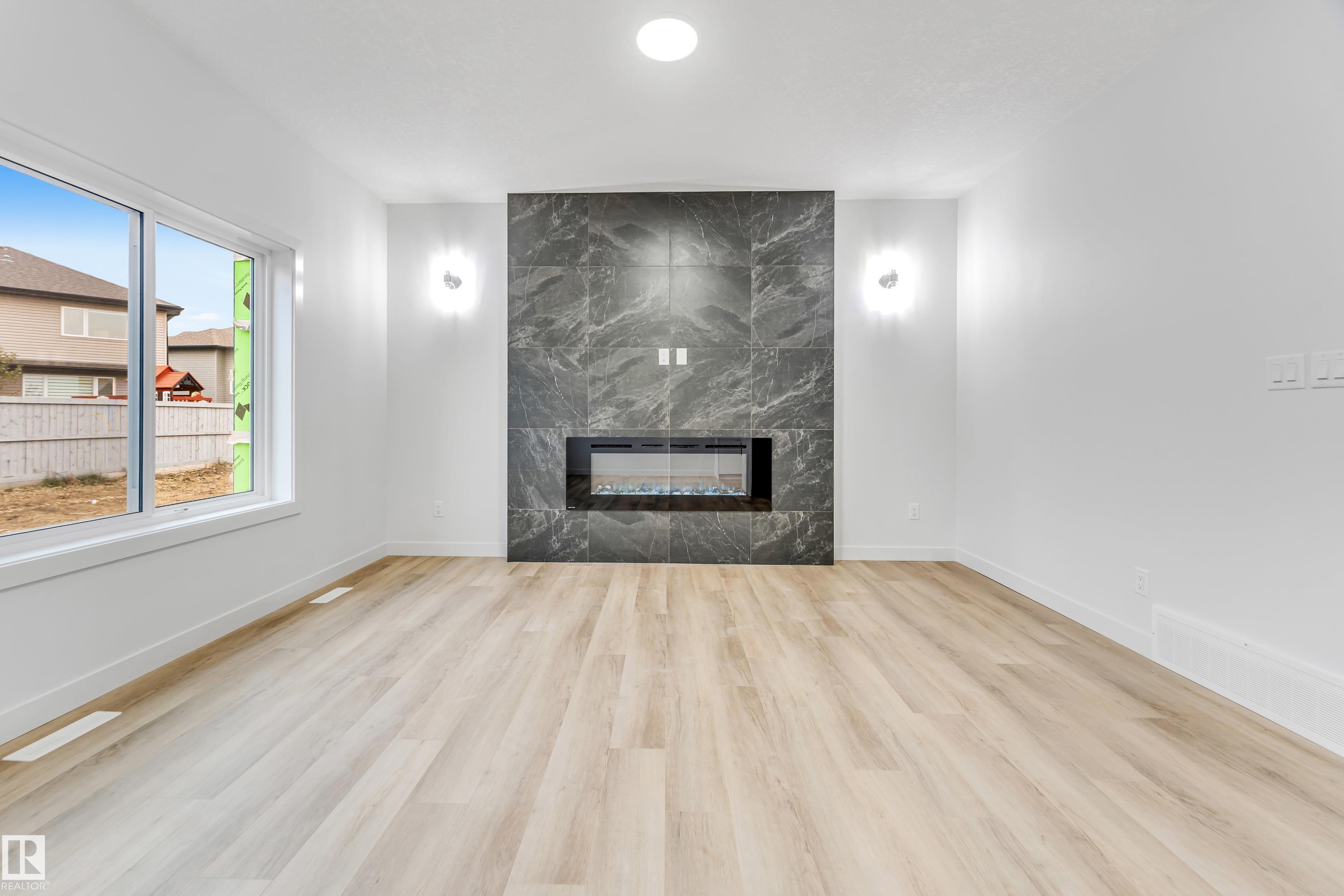 Photo 4 at 8723 181 Avenue NW, Klarvatten, Edmonton