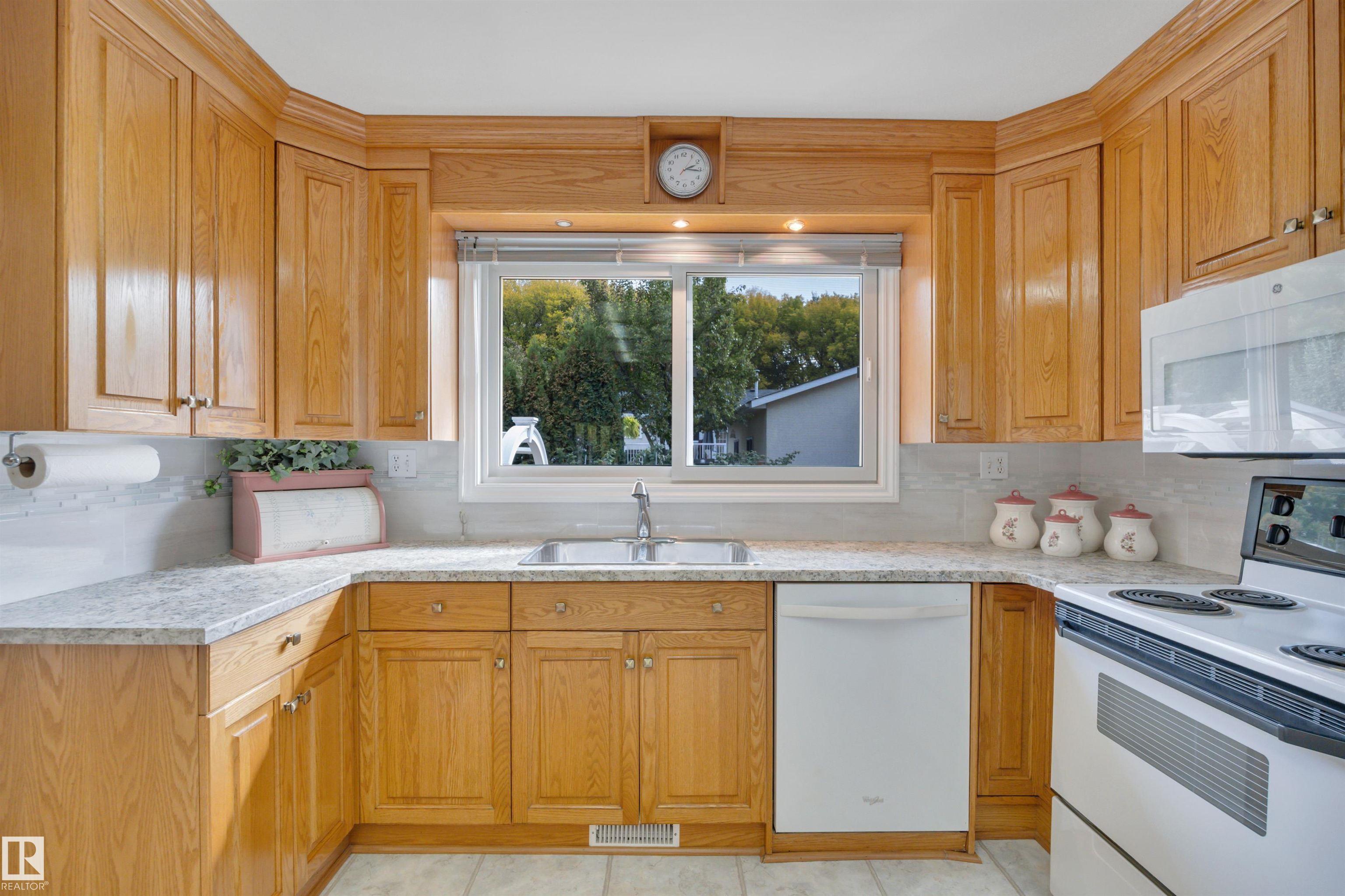 Photo 18 at 56 Fleetwood Crescent, Forest Lawn, St. Albert