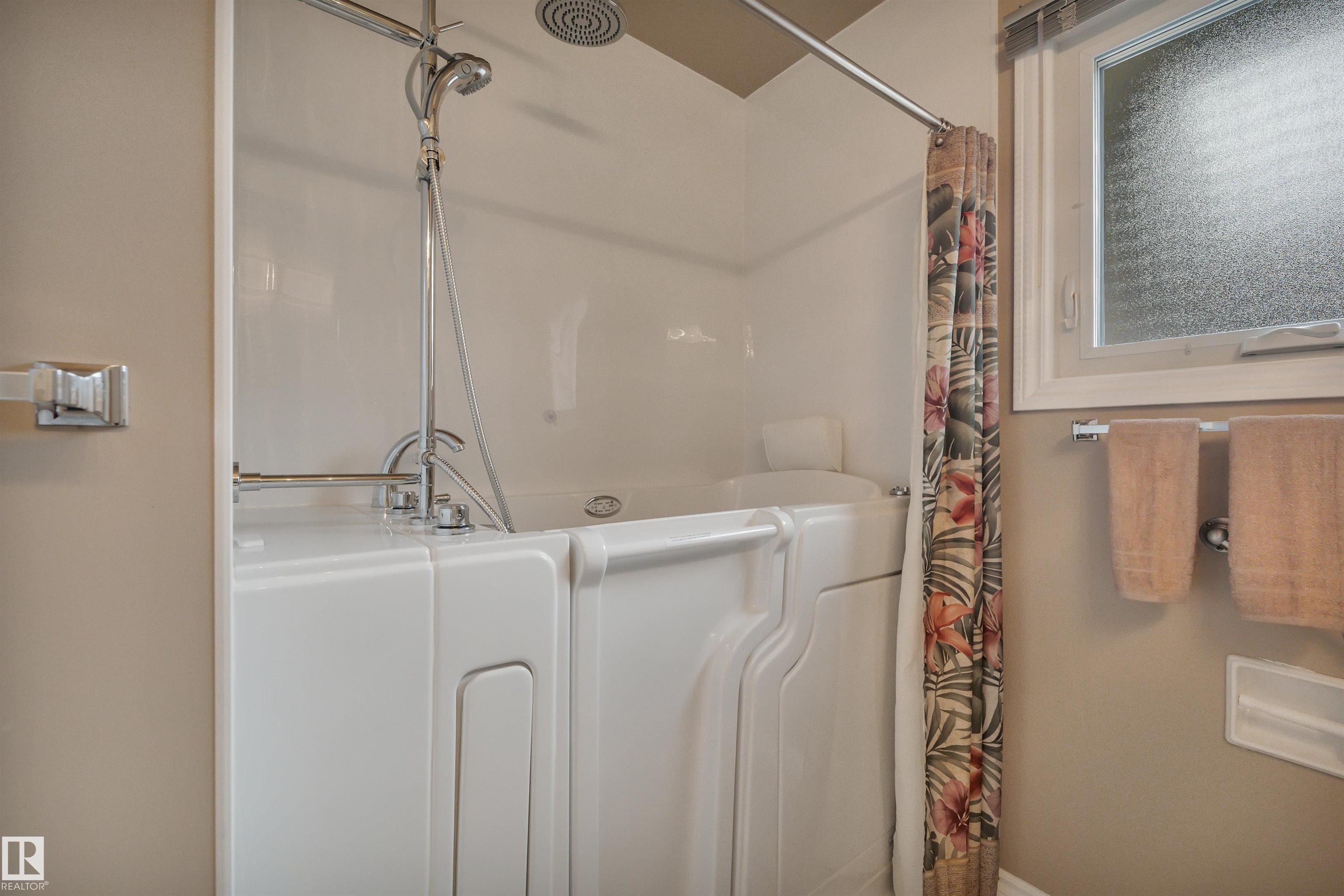 Photo 32 at 56 Fleetwood Crescent, Forest Lawn, St. Albert