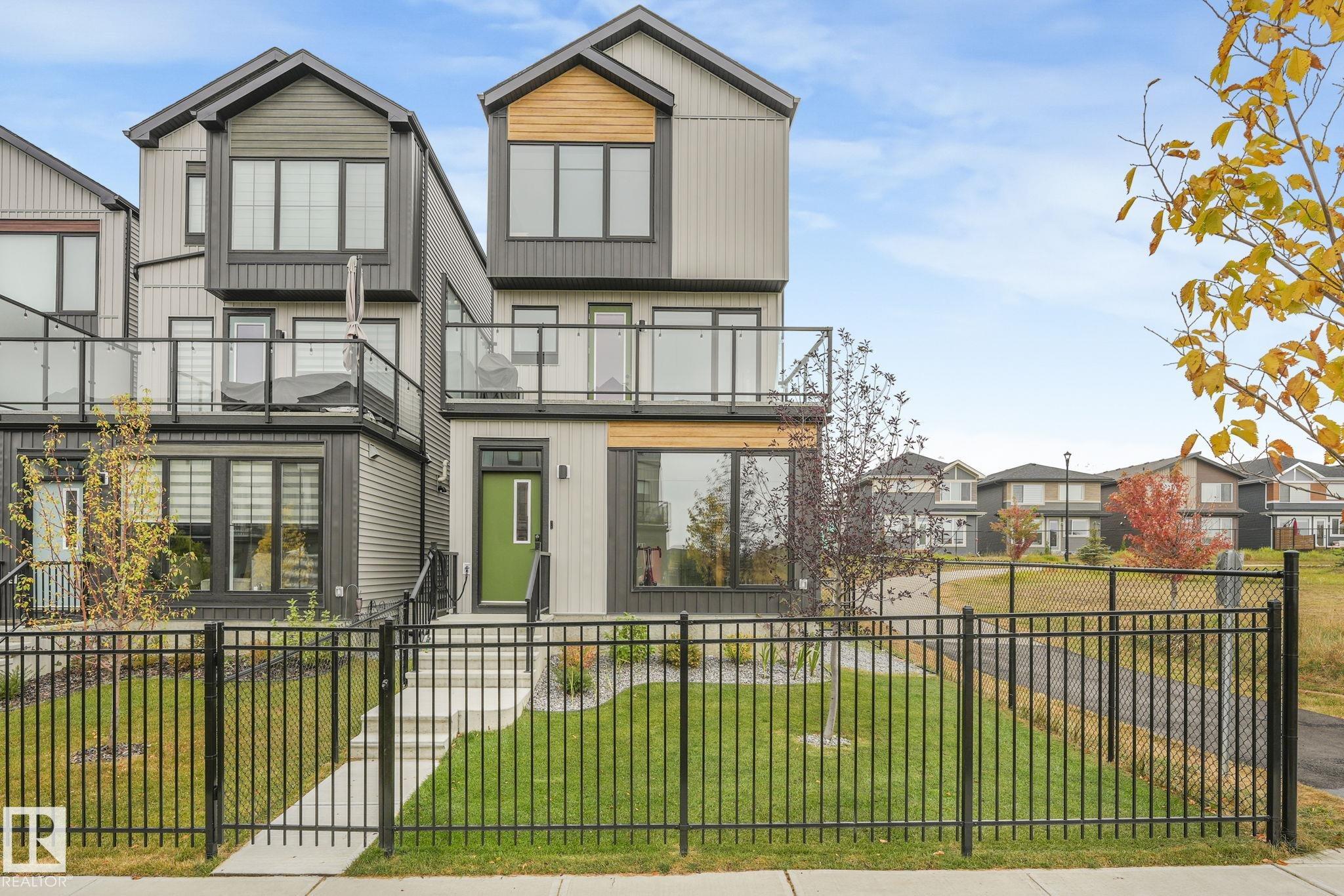 488 38a Street SW, Charlesworth, Edmonton 