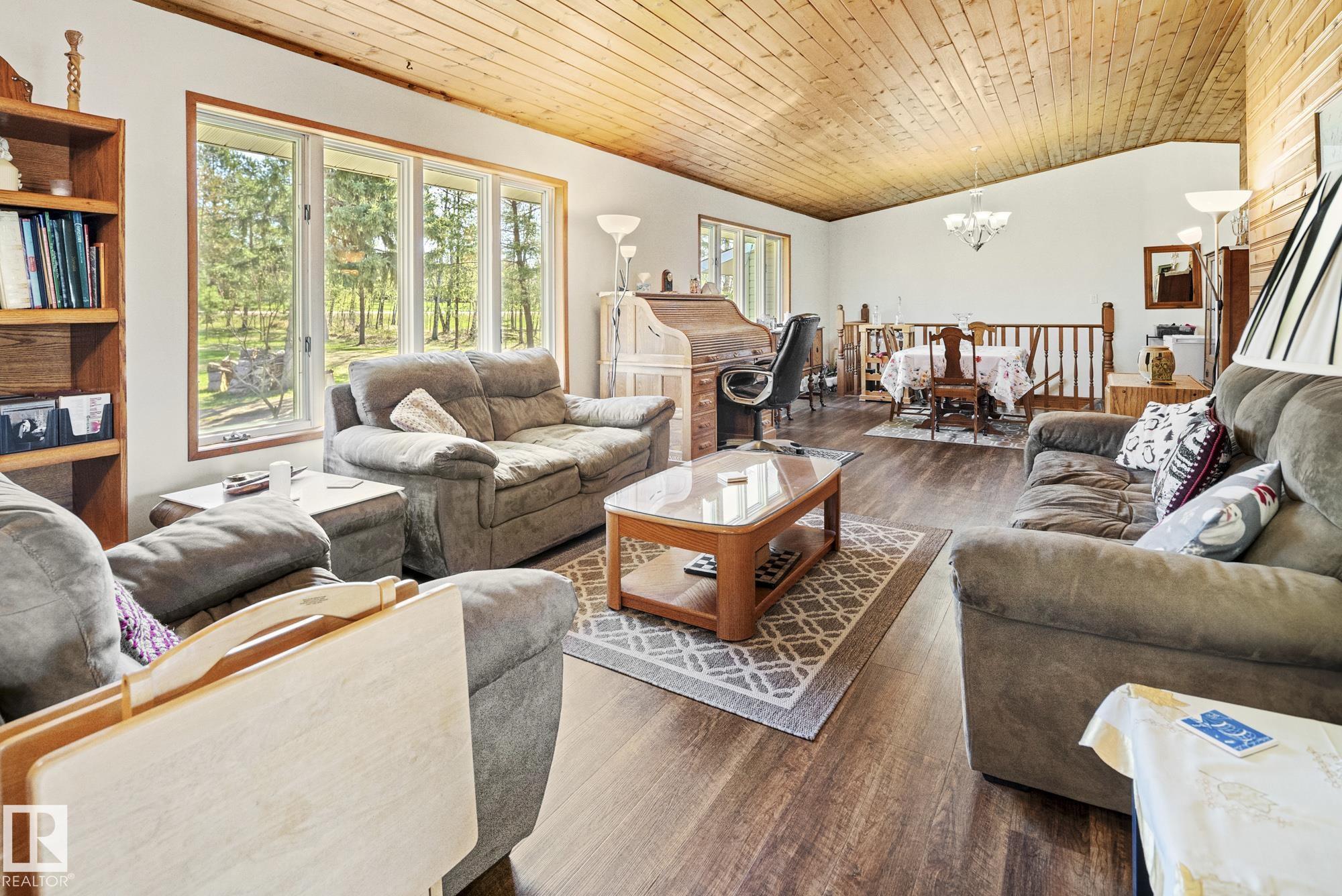 Photo 11 at 19 - 56420 Rge Road 231, Gibbonslea, Rural Sturgeon County