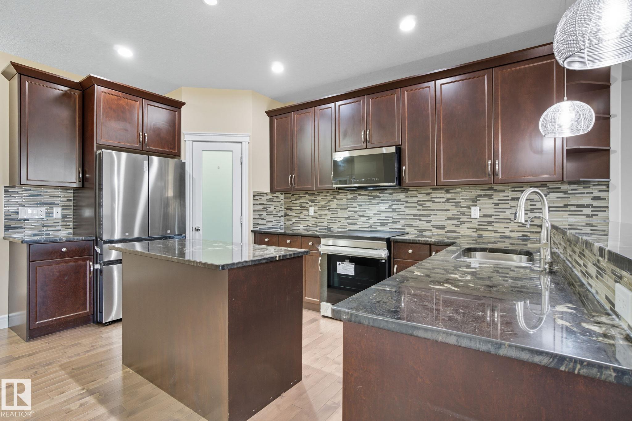 Photo 6 at 9216 181 Avenue NW, Klarvatten, Edmonton