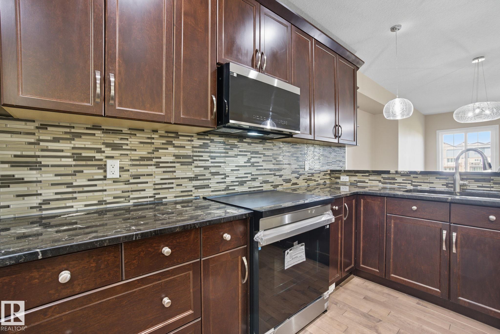 Photo 10 at 9216 181 Avenue NW, Klarvatten, Edmonton