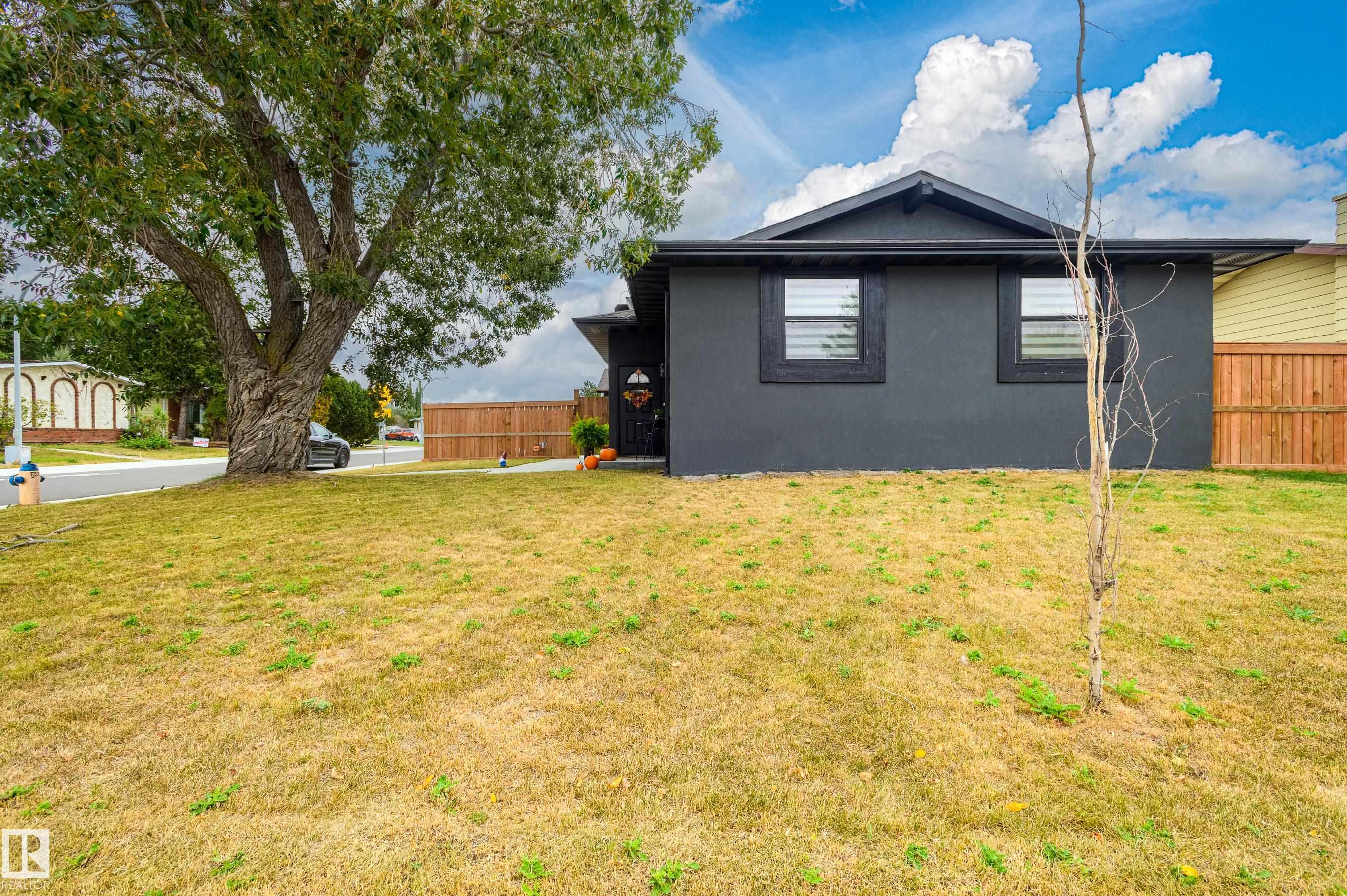 Photo 2 at 17327 106 Street NW, Baturyn, Edmonton