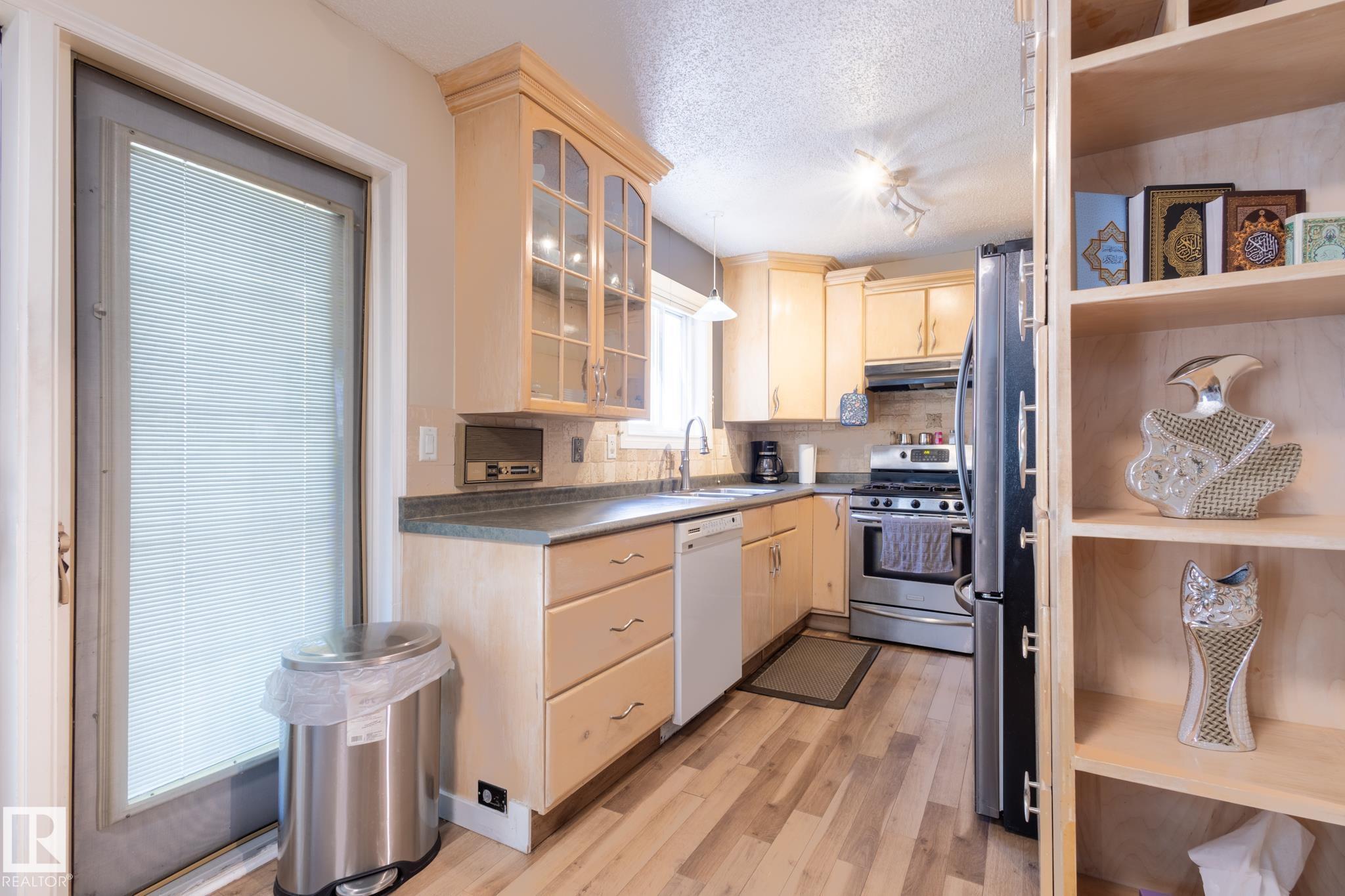 Photo 12 at 18012 96 Street NW, Lago Lindo, Edmonton