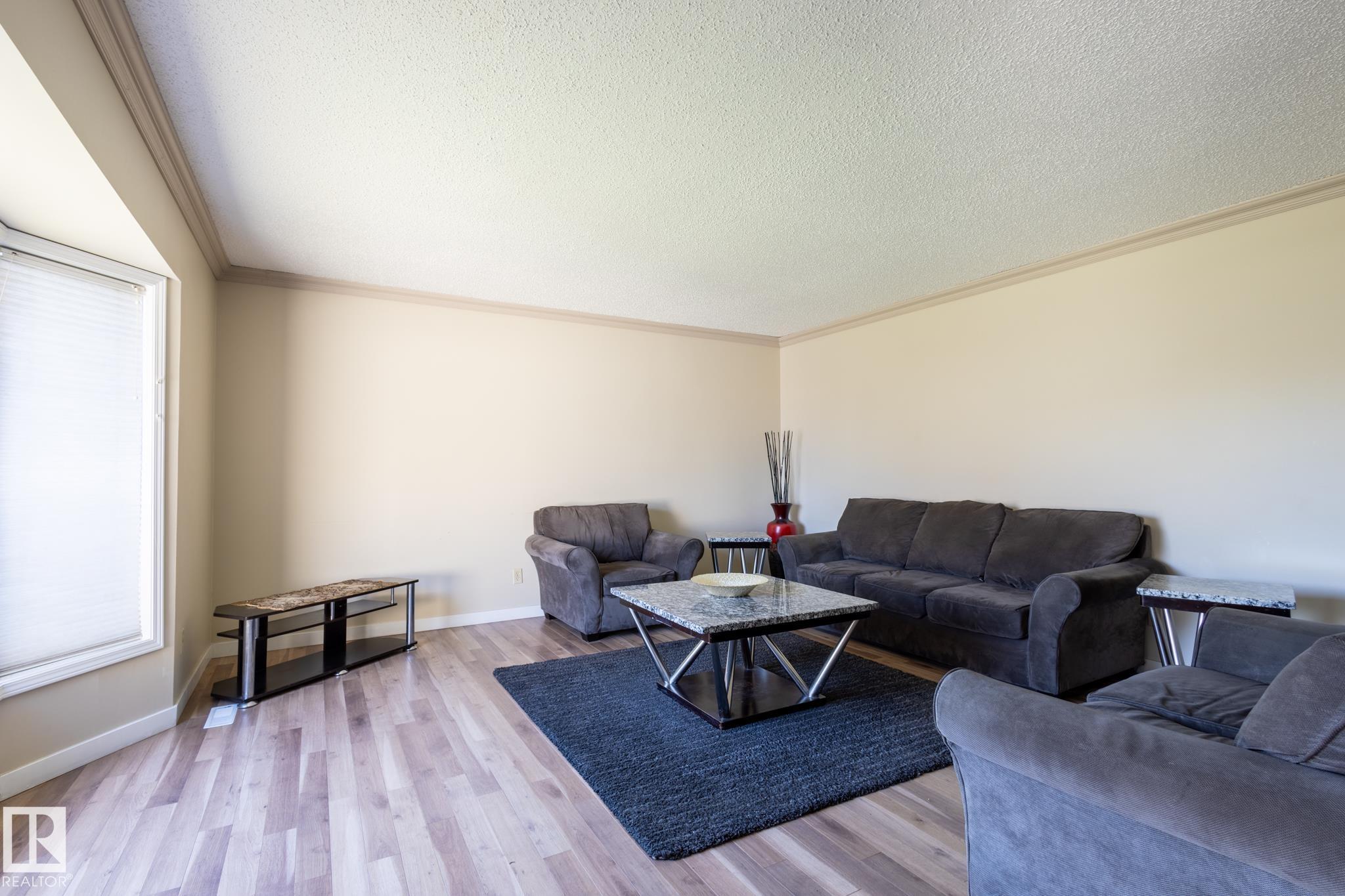 Photo 4 at 18012 96 Street NW, Lago Lindo, Edmonton
