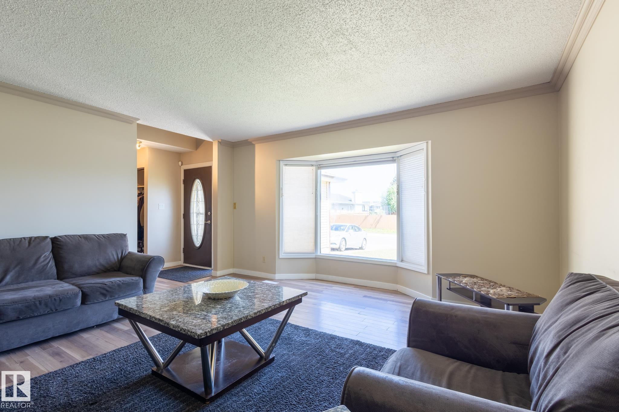 Photo 5 at 18012 96 Street NW, Lago Lindo, Edmonton