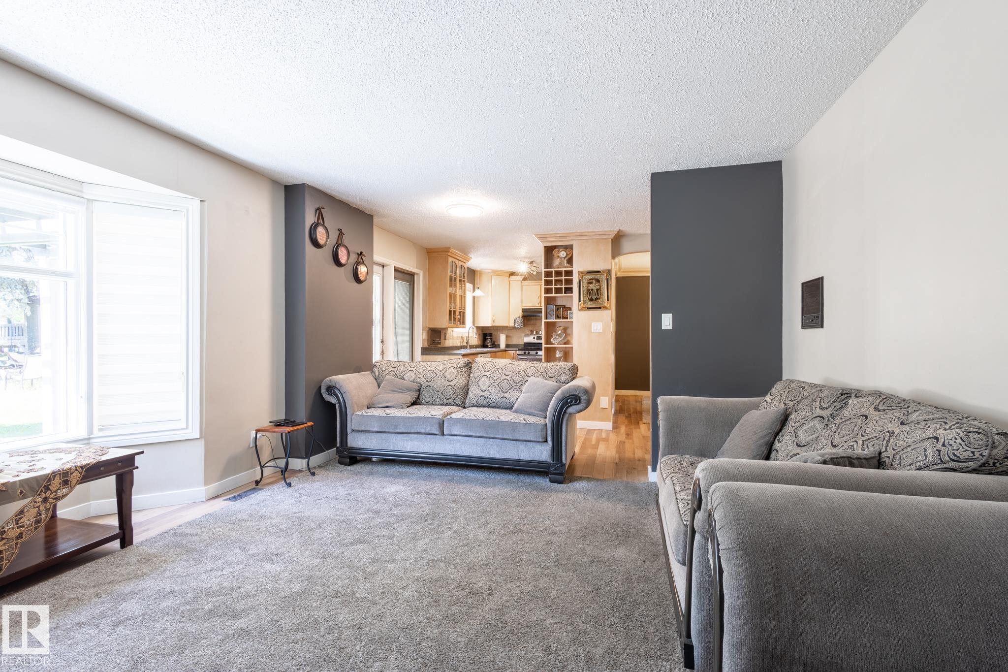 Photo 8 at 18012 96 Street NW, Lago Lindo, Edmonton