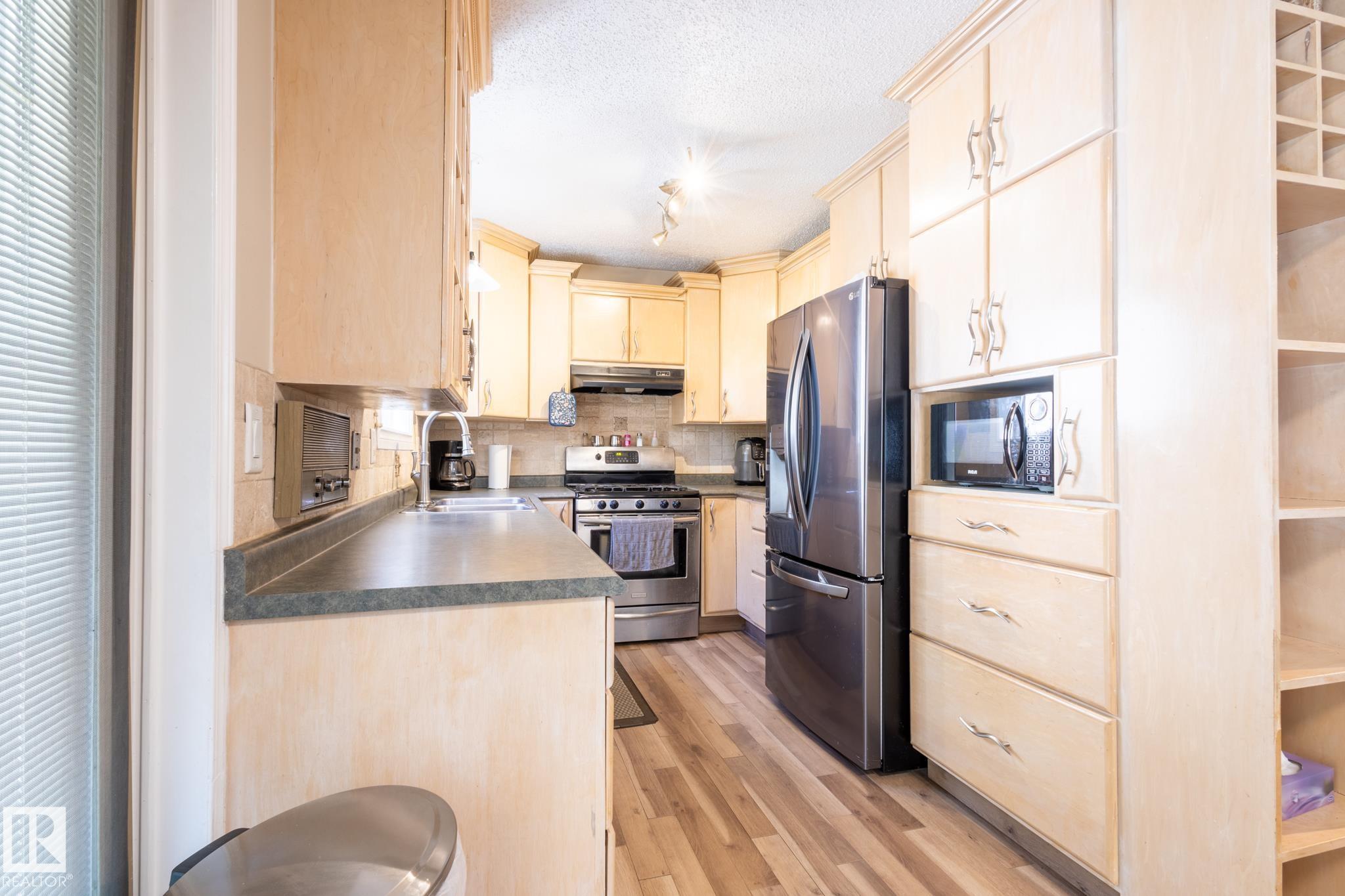 Photo 10 at 18012 96 Street NW, Lago Lindo, Edmonton