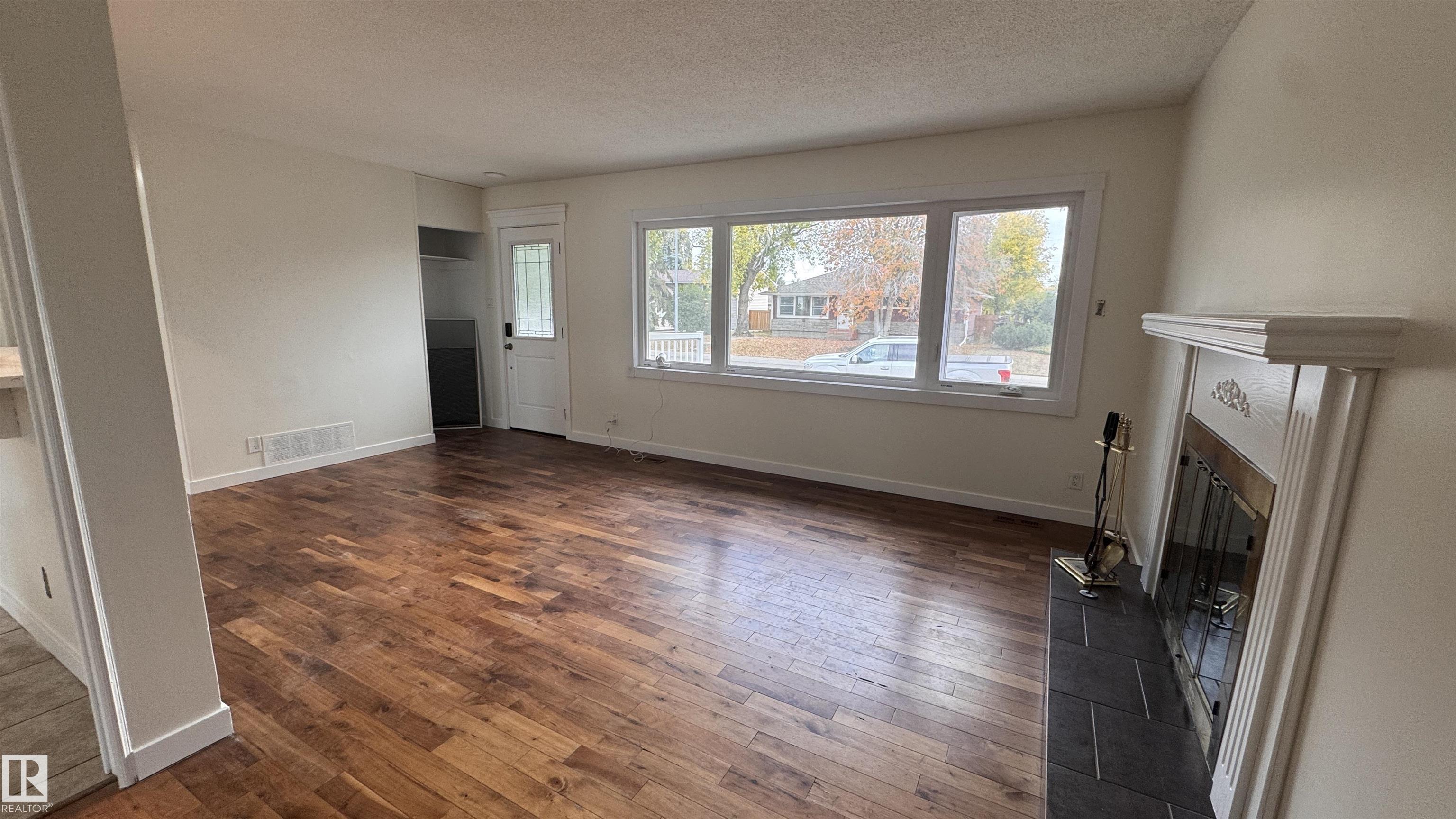 Photo 2 at 11022 160a Street NW, Mayfield, Edmonton