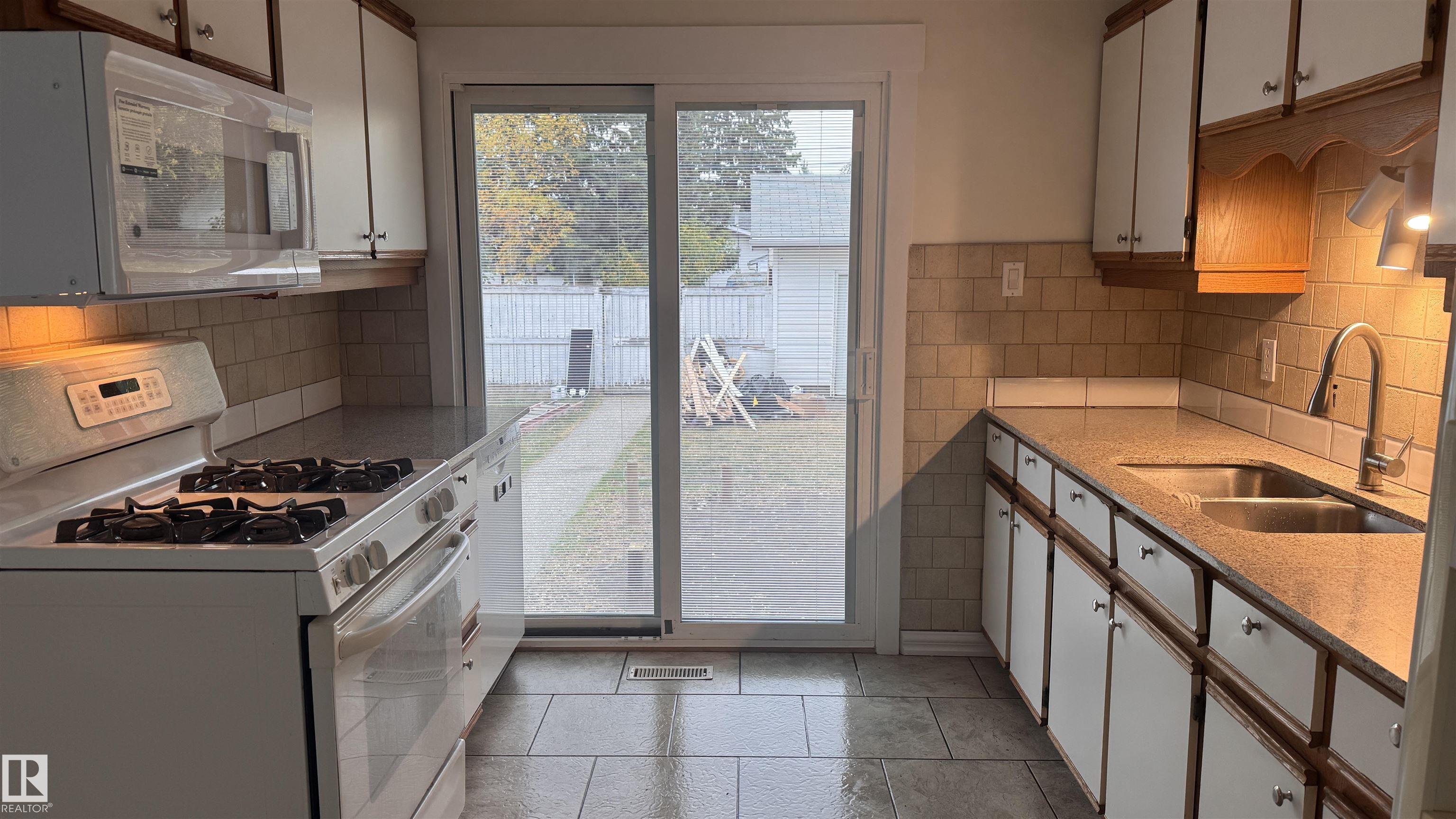 Photo 19 at 11022 160a Street NW, Mayfield, Edmonton