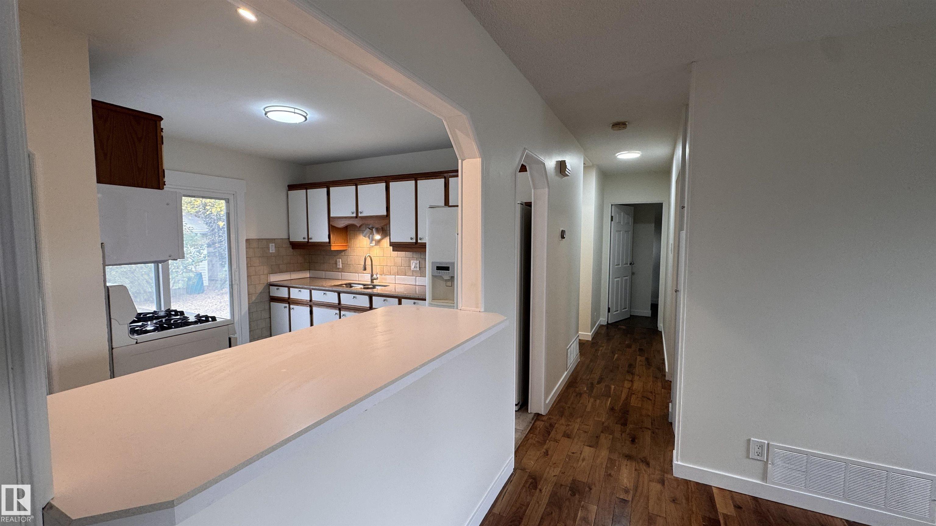 Photo 3 at 11022 160a Street NW, Mayfield, Edmonton