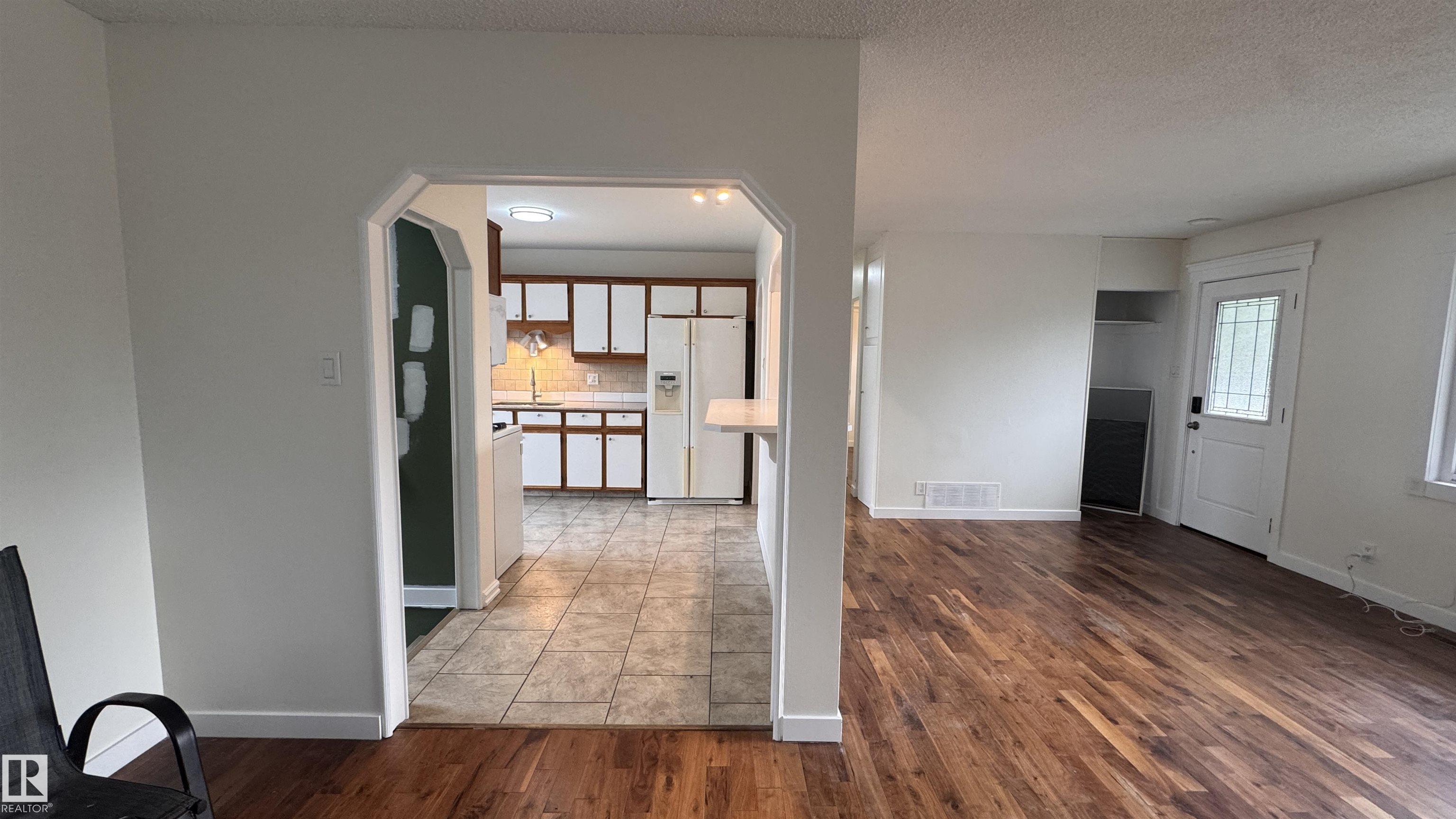 Photo 4 at 11022 160a Street NW, Mayfield, Edmonton