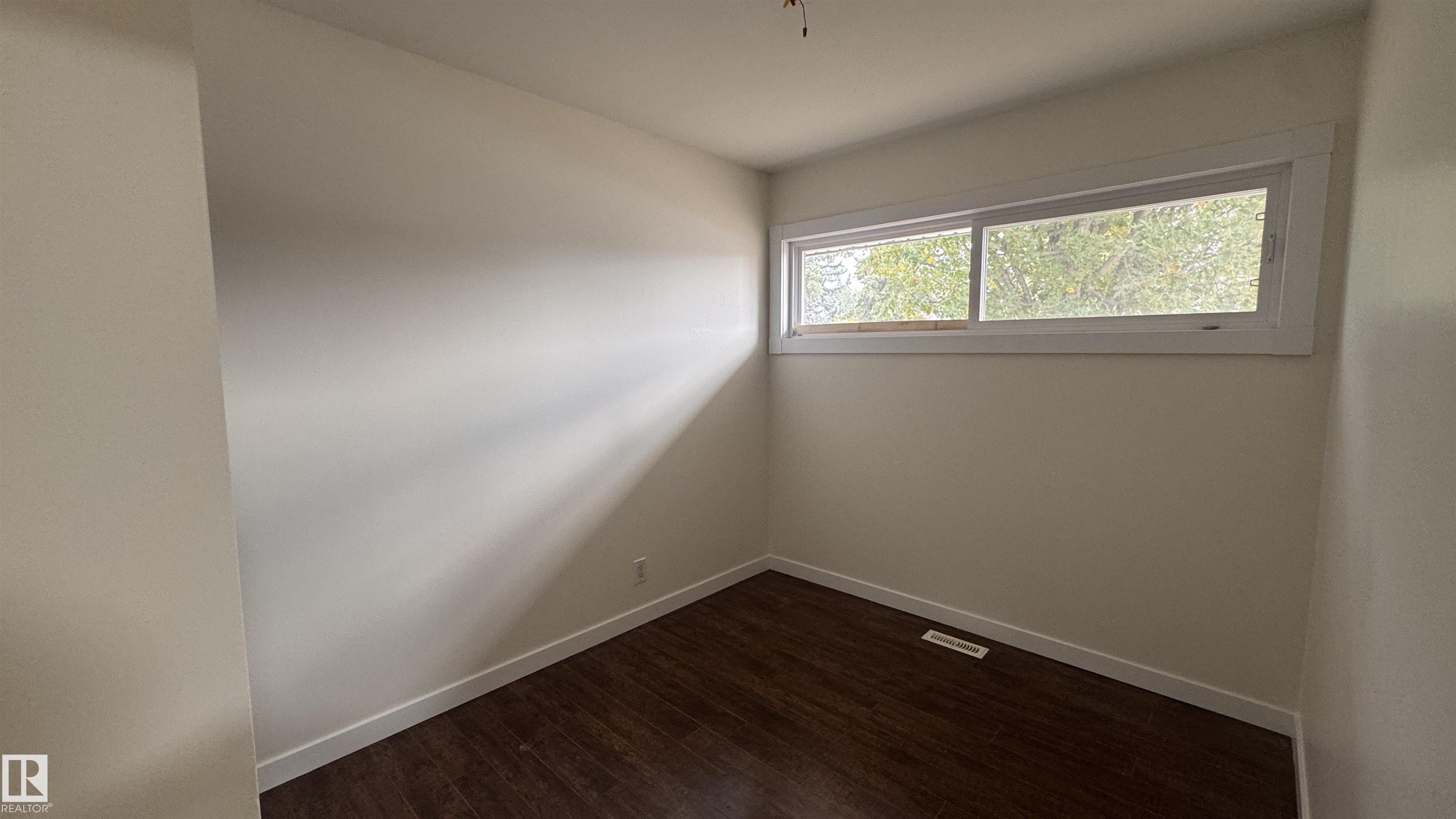 Photo 7 at 11022 160a Street NW, Mayfield, Edmonton
