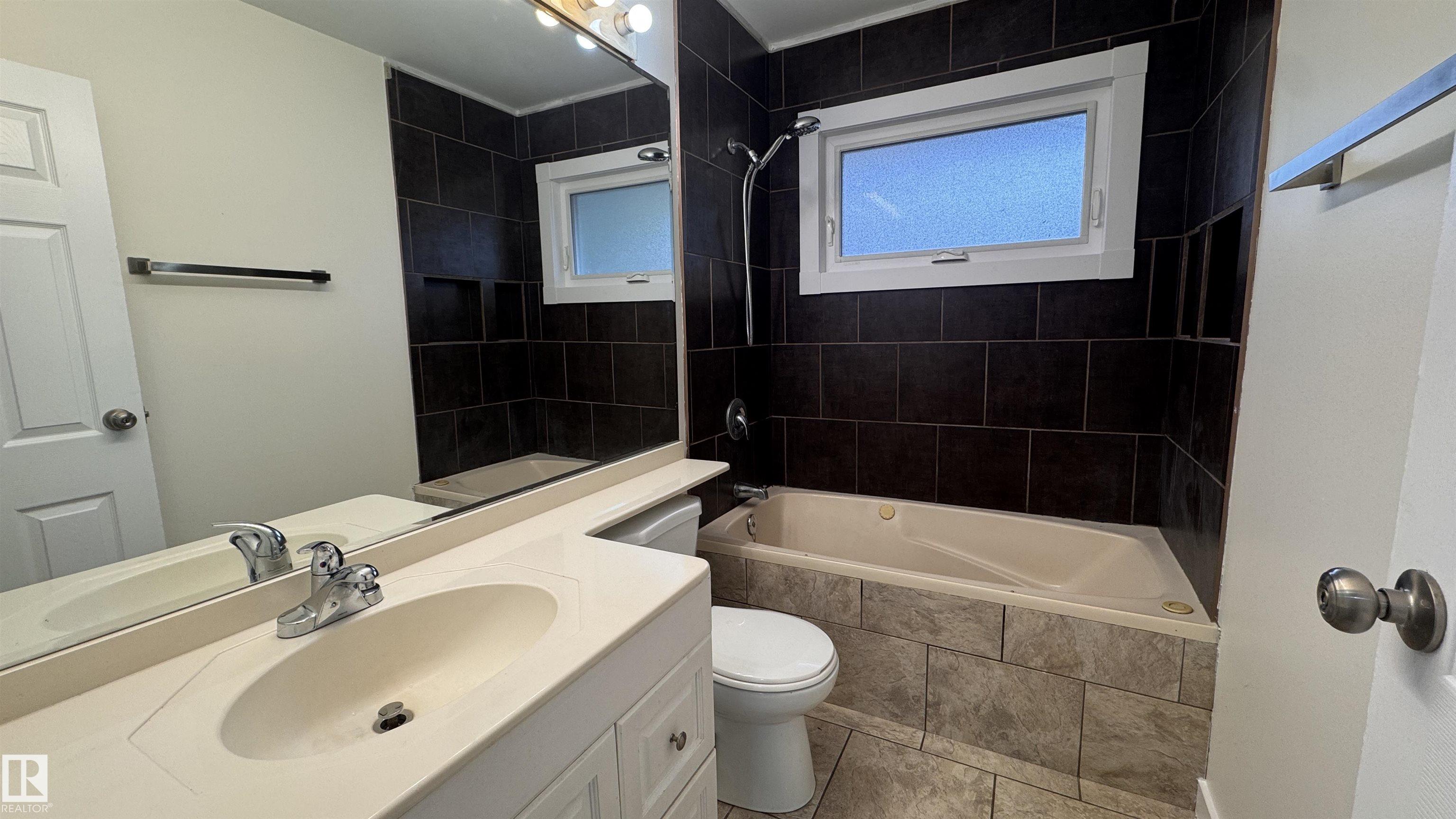 Photo 8 at 11022 160a Street NW, Mayfield, Edmonton