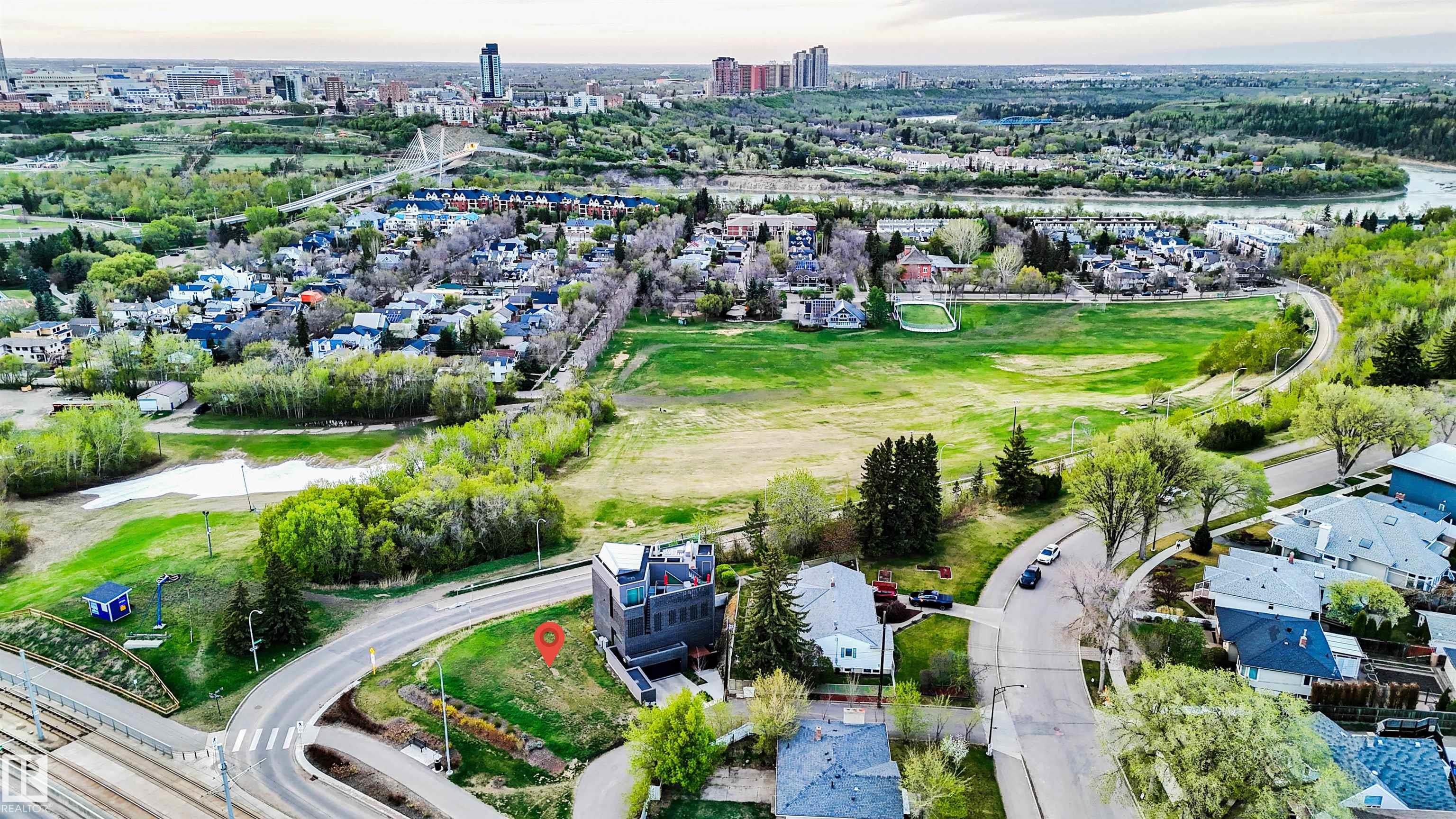 Photo 2 at 9260A Strathearn Drive NW, Strathearn, Edmonton