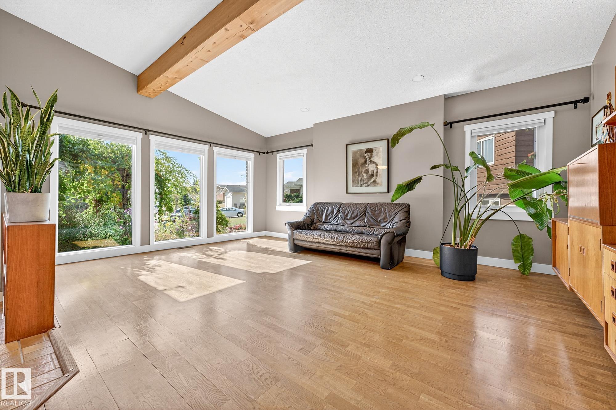 Photo 13 at 11524 152b Avenue NW, Caernarvon, Edmonton