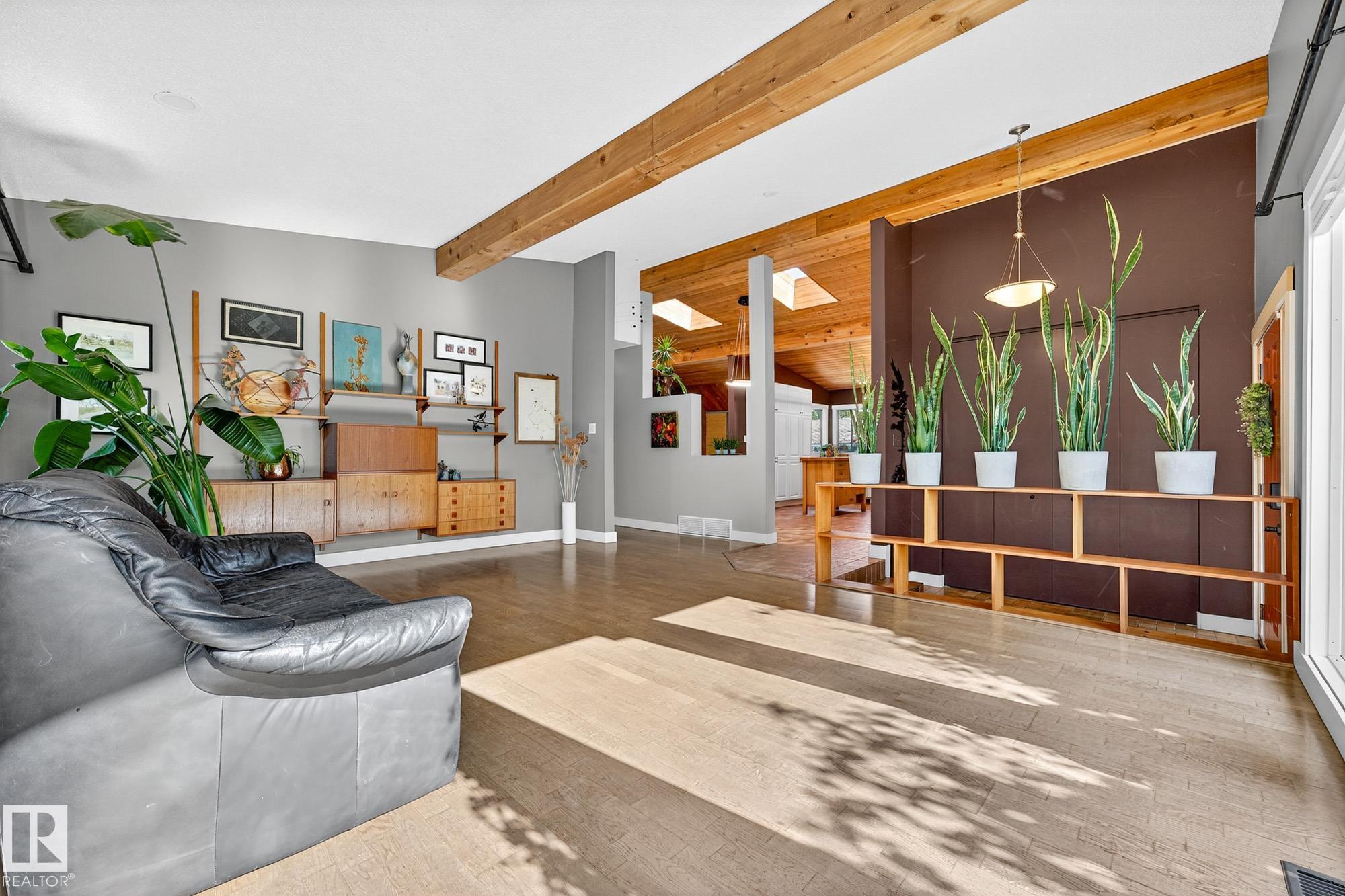 Photo 15 at 11524 152b Avenue NW, Caernarvon, Edmonton