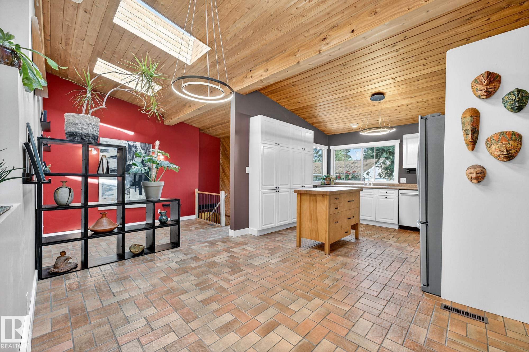 Photo 17 at 11524 152b Avenue NW, Caernarvon, Edmonton