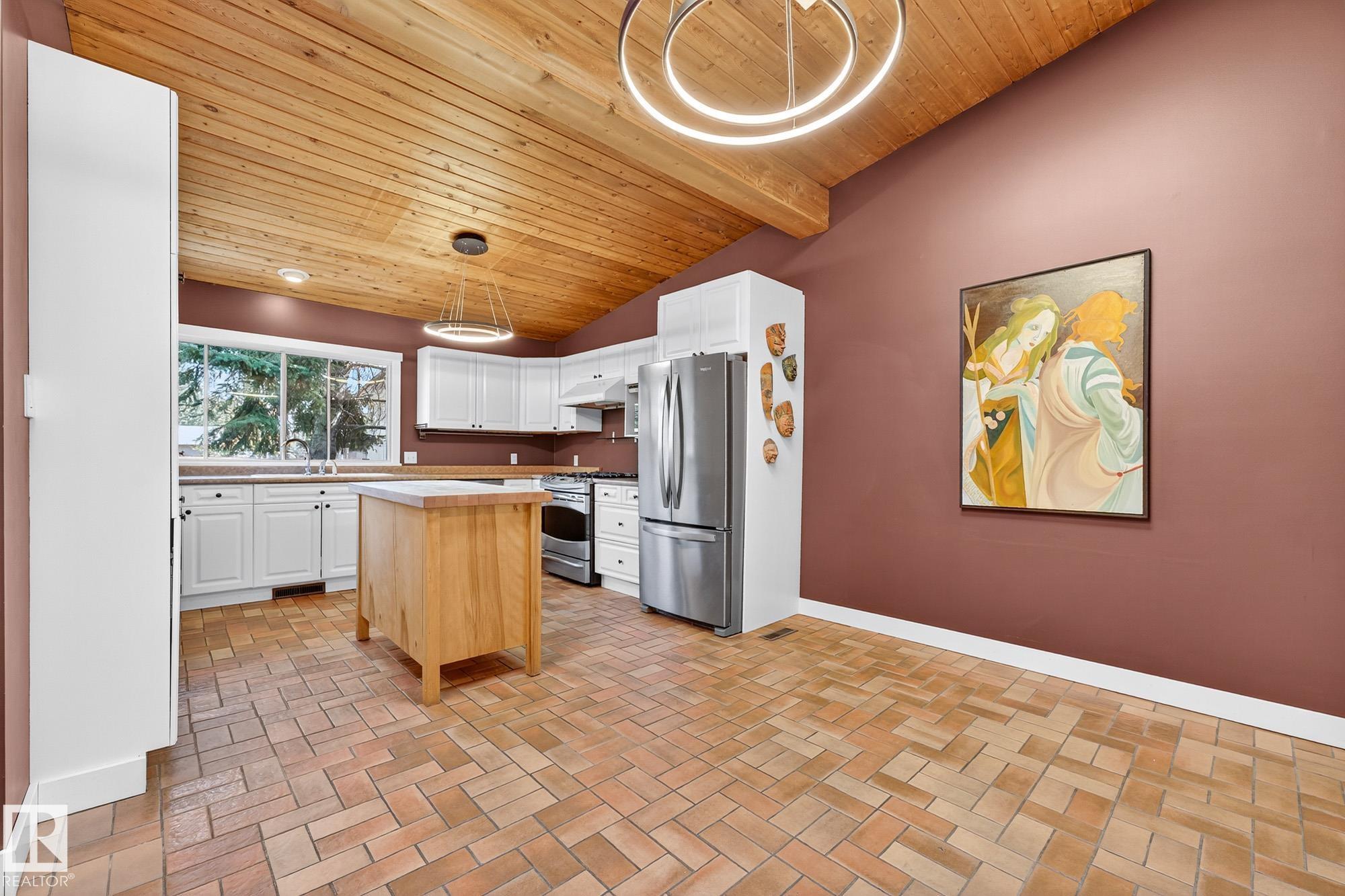 Photo 19 at 11524 152b Avenue NW, Caernarvon, Edmonton