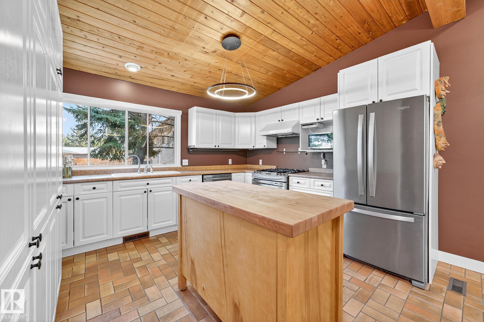 Photo 20 at 11524 152b Avenue NW, Caernarvon, Edmonton